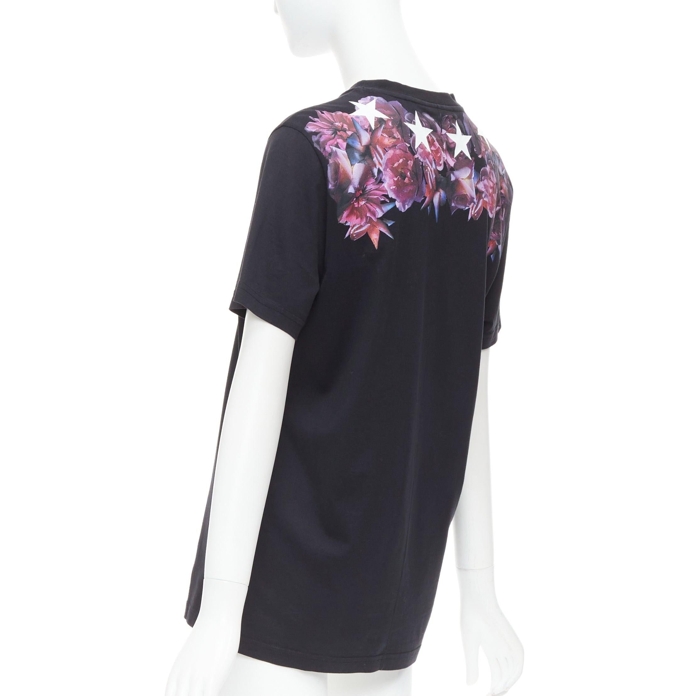 GIVENCHY Riccardo Tisci tshirt XS con fiori viola e stelle bianche e nere in vendita 1