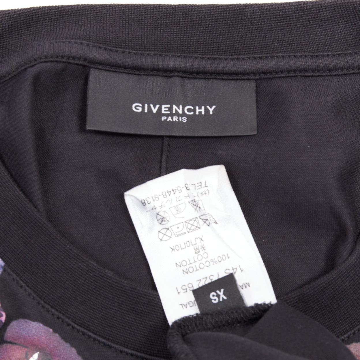 GIVENCHY Riccardo Tisci tshirt XS con fiori viola e stelle bianche e nere in vendita 3