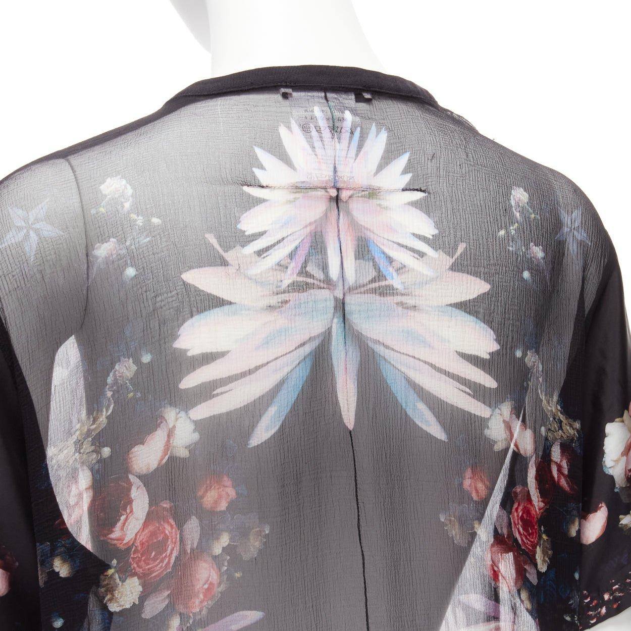 GIVENCHY RICCARDO TISCI rot schwarz floral schier romantisch goth tshirt FR34 XS
Referenz: VACN/A00042
Marke: Givenchy
Designer: Riccardo Tisci
MATERIAL: Seide
Farbe: Schwarz
Muster: Floral
Verschluss: Reißverschluss
Zusätzliche Details: