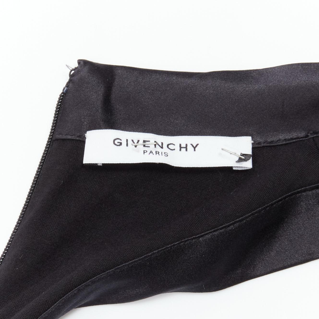 GIVENCHY RICCARDO TISCI Pasarela Vestido de satén negro con volante peplum racer en venta 5