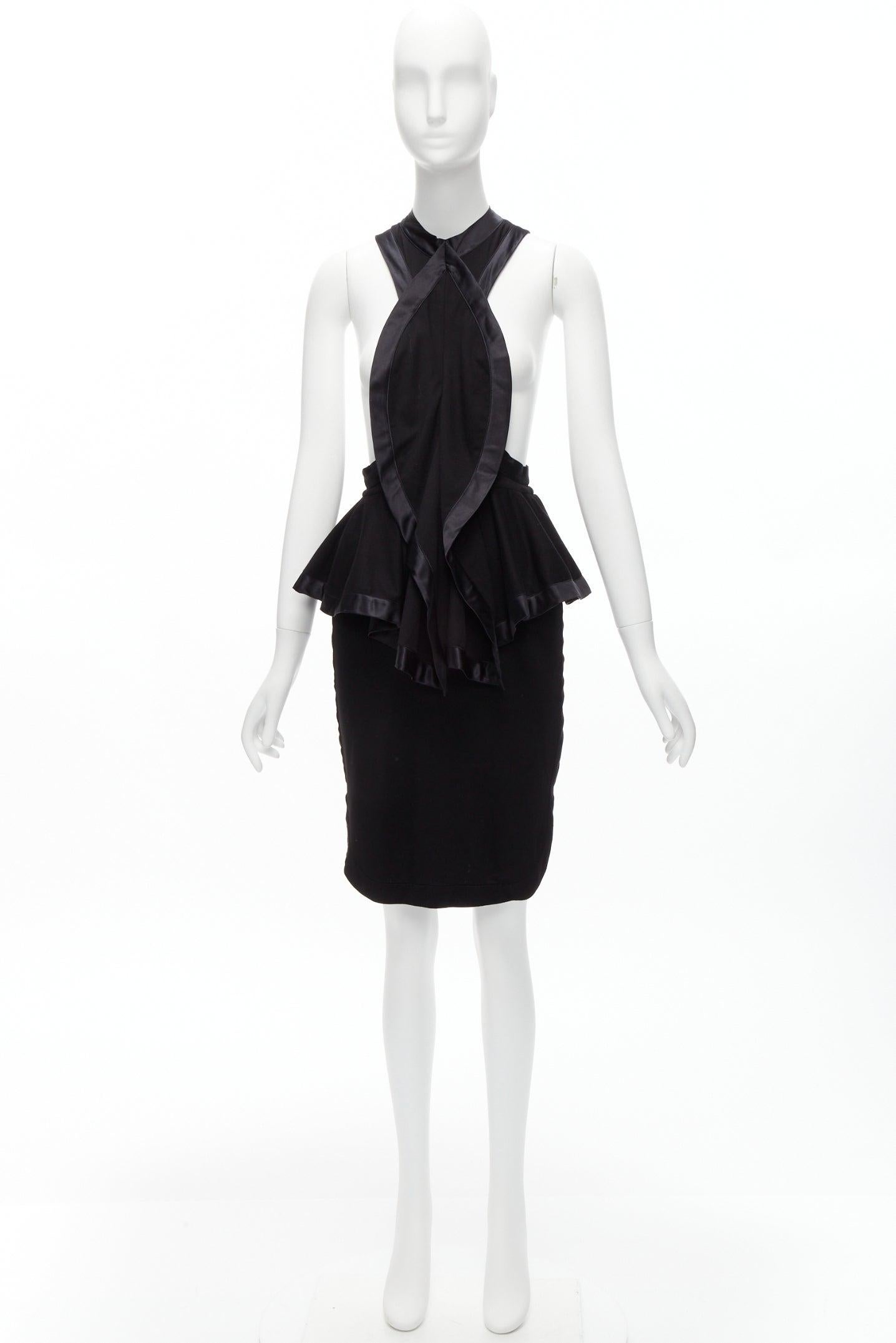 GIVENCHY RICCARDO TISCI Pasarela Vestido de satén negro con volante peplum racer en venta 6