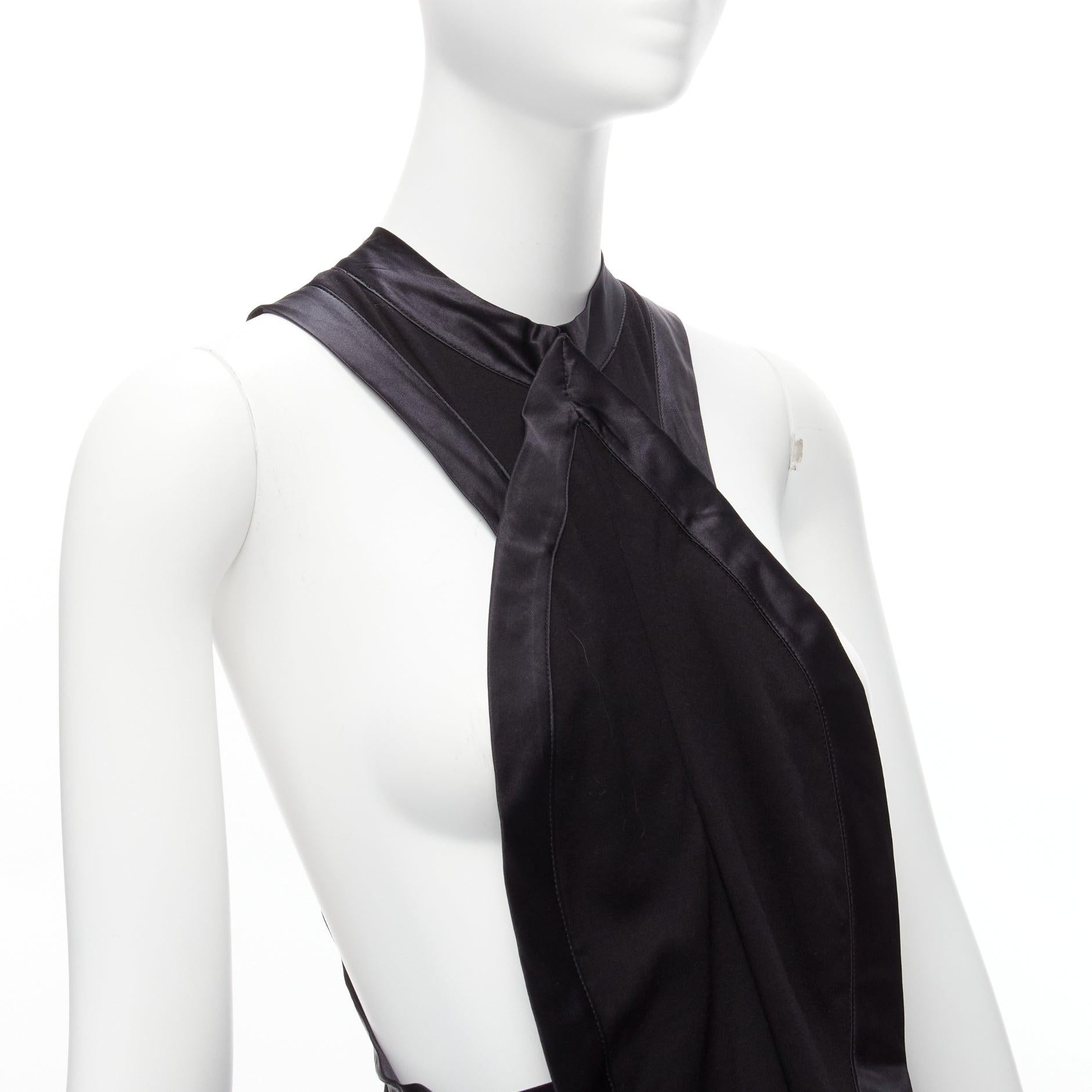 GIVENCHY RICCARDO TISCI Pasarela Vestido de satén negro con volante peplum racer en venta 2