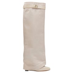 GIVENCHY RICCARDO TISCI Haifischleder-Hosenstiefel mit gedrehtem Knopfleiste in Taupe und Grau und Gold EU36