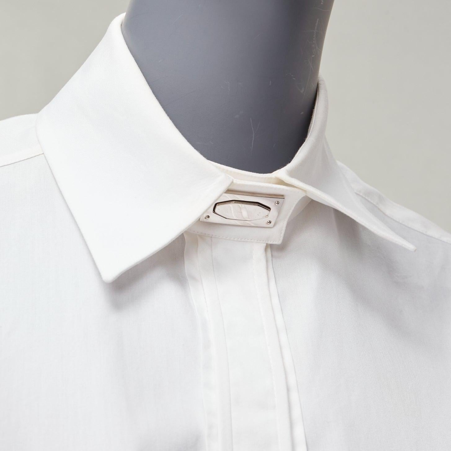 GIVENCHY Riccardo Tisci silver metal button collar white cotton shirt FR40 L
Reference: NKLL/A00174
Brand: Givenchy
Designer: Riccardo Tisci
Material: Cotton, Metal
Color: White, Silver
Pattern: Solid
Closure: Button
Extra Details: Hidden button