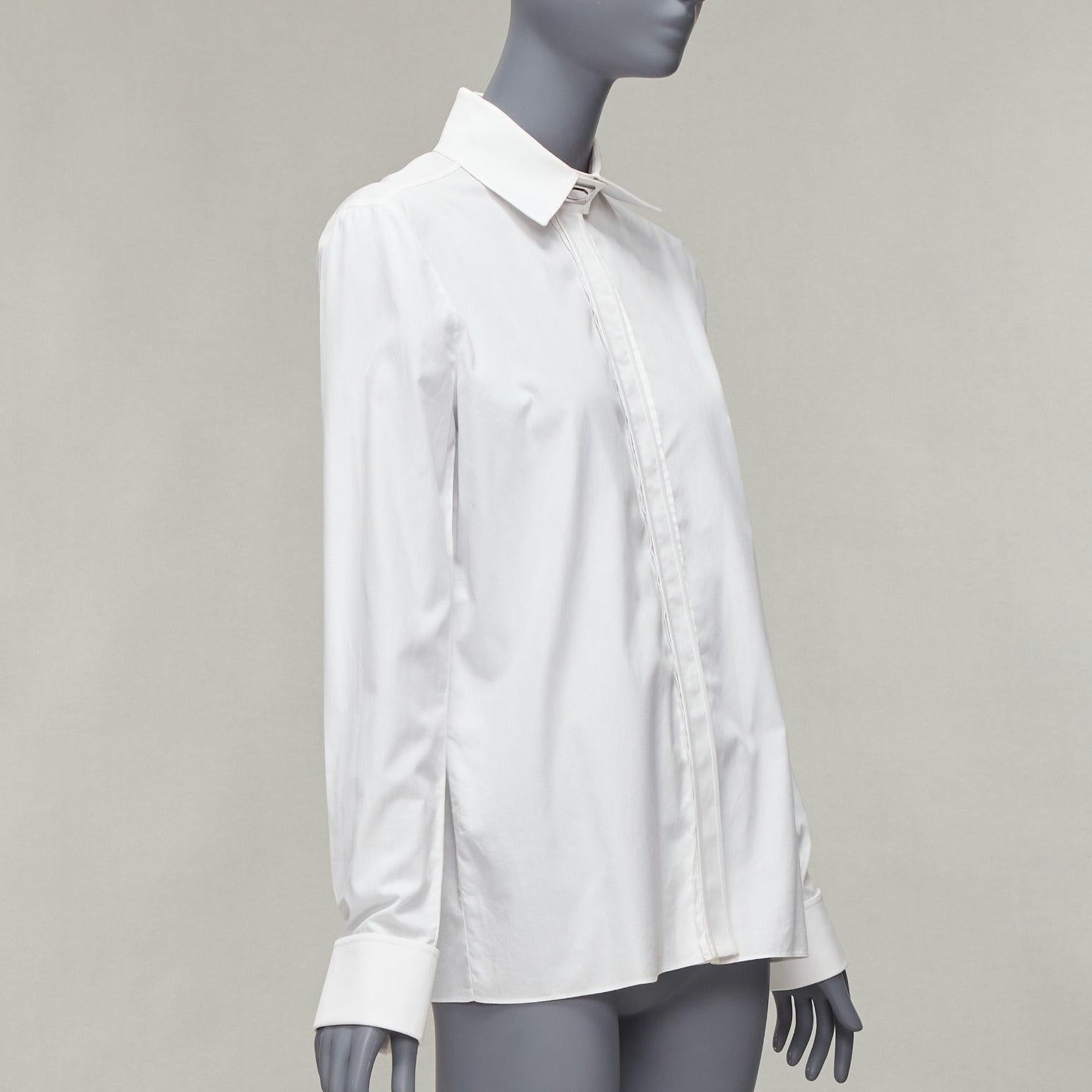 GIVENCHY Riccardo Tisci chemise blanche en coton avec col boutonné en métal argenté FR40 L Bon état - En vente à Hong Kong, NT