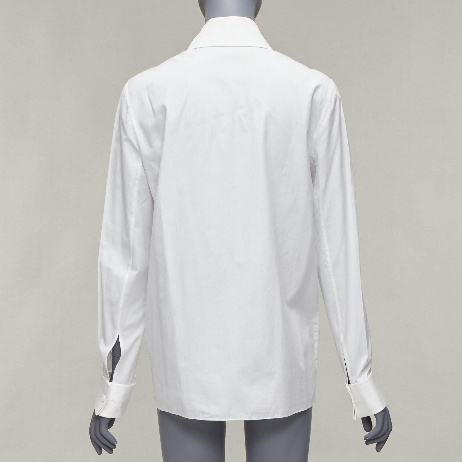 GIVENCHY Riccardo Tisci chemise blanche en coton avec col boutonné en métal argenté FR40 L en vente 1