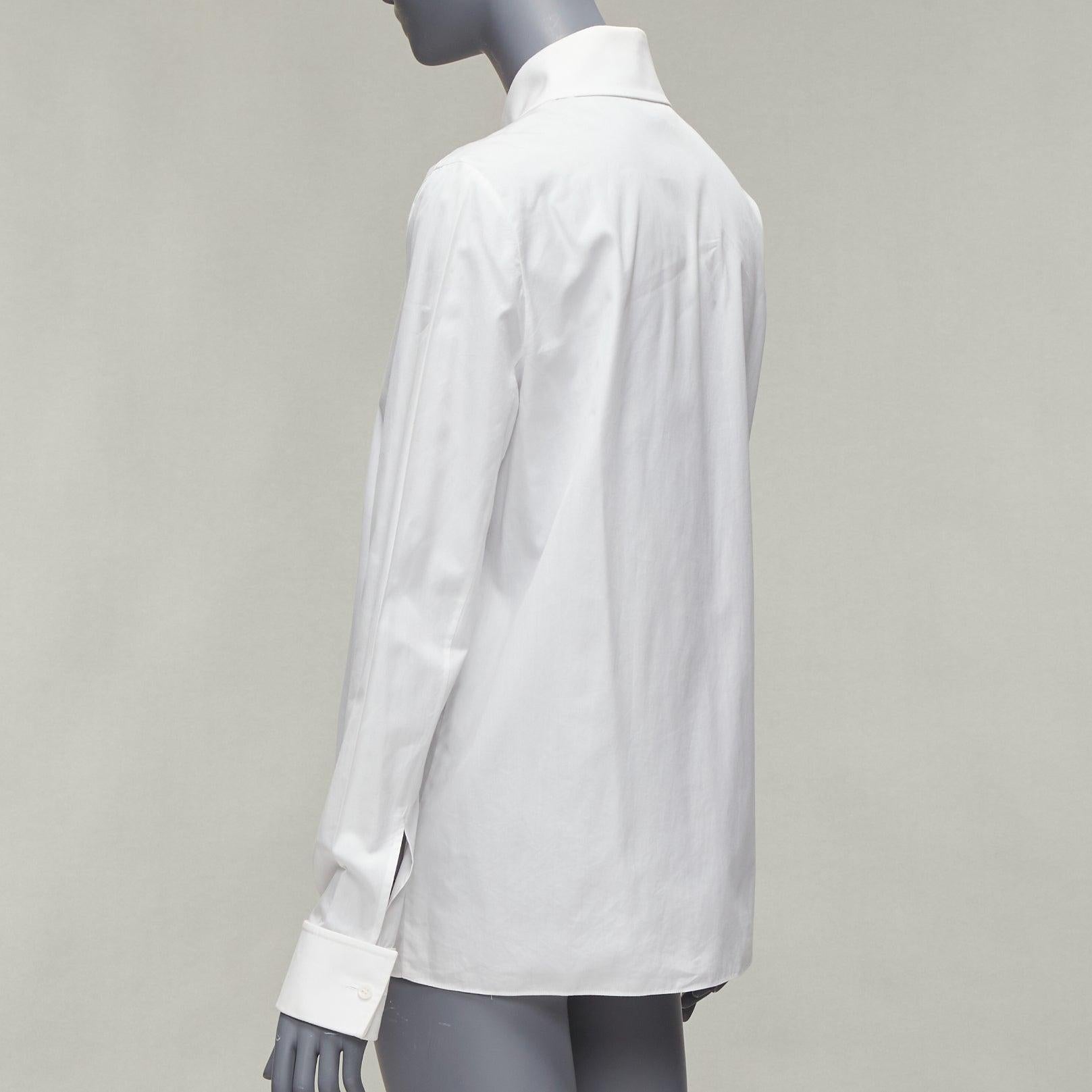 GIVENCHY Riccardo Tisci chemise blanche en coton avec col boutonné en métal argenté FR40 L en vente 2