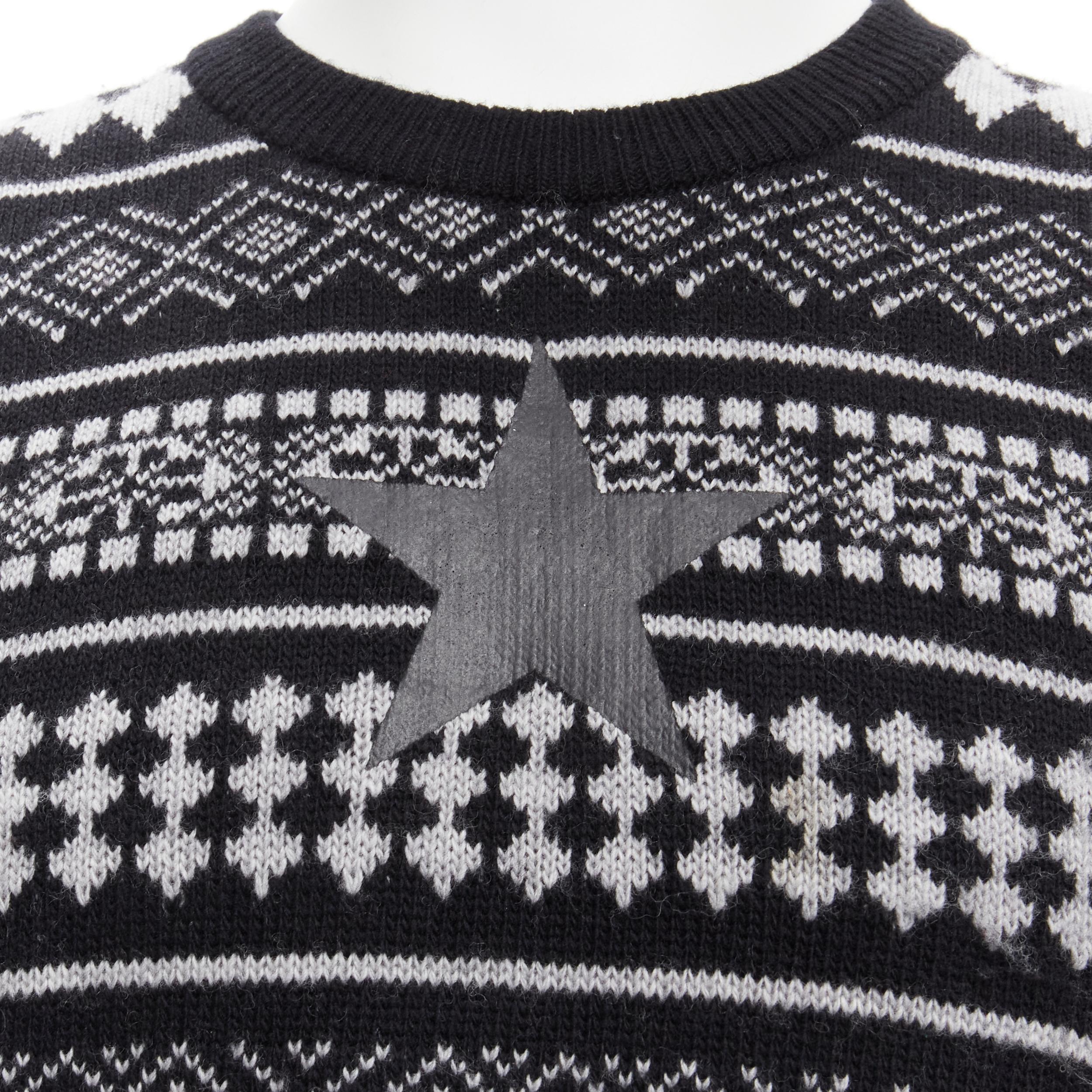 GIVENCHY Riccardo Tisci textured star stripes intarsia pullover sweater M
Reference: YNWG/A00099
Brand: Givenchy
Designer: Riccardo Tisci
Material: Wool
Color: Black, Grey
Pattern: Striped
Closure: Pullover
Extra Details: Side slits and slight high