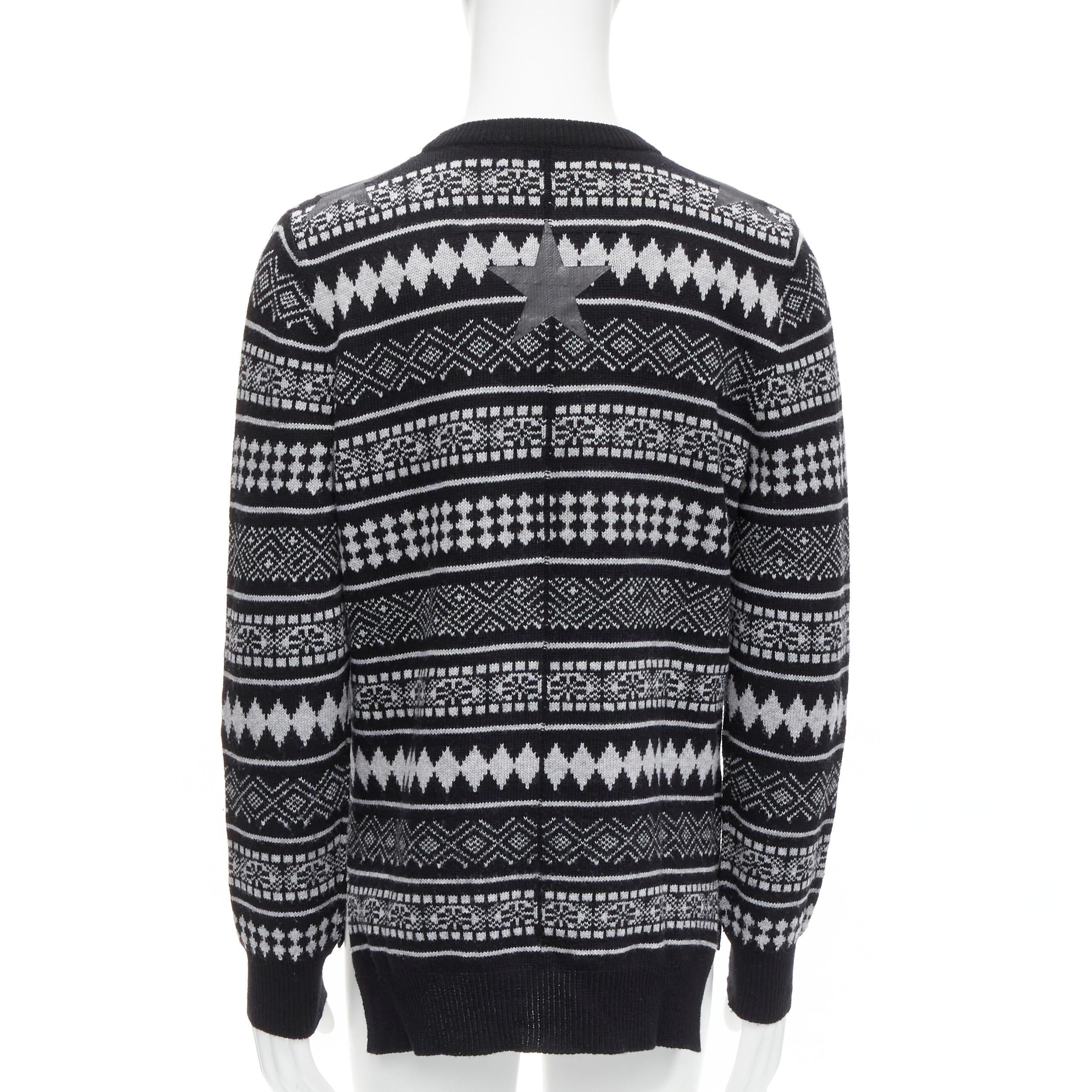 GIVENCHY Riccardo Tisci Pullover mit strukturierten Sternenstreifen und Intarsien, M Herren im Angebot
