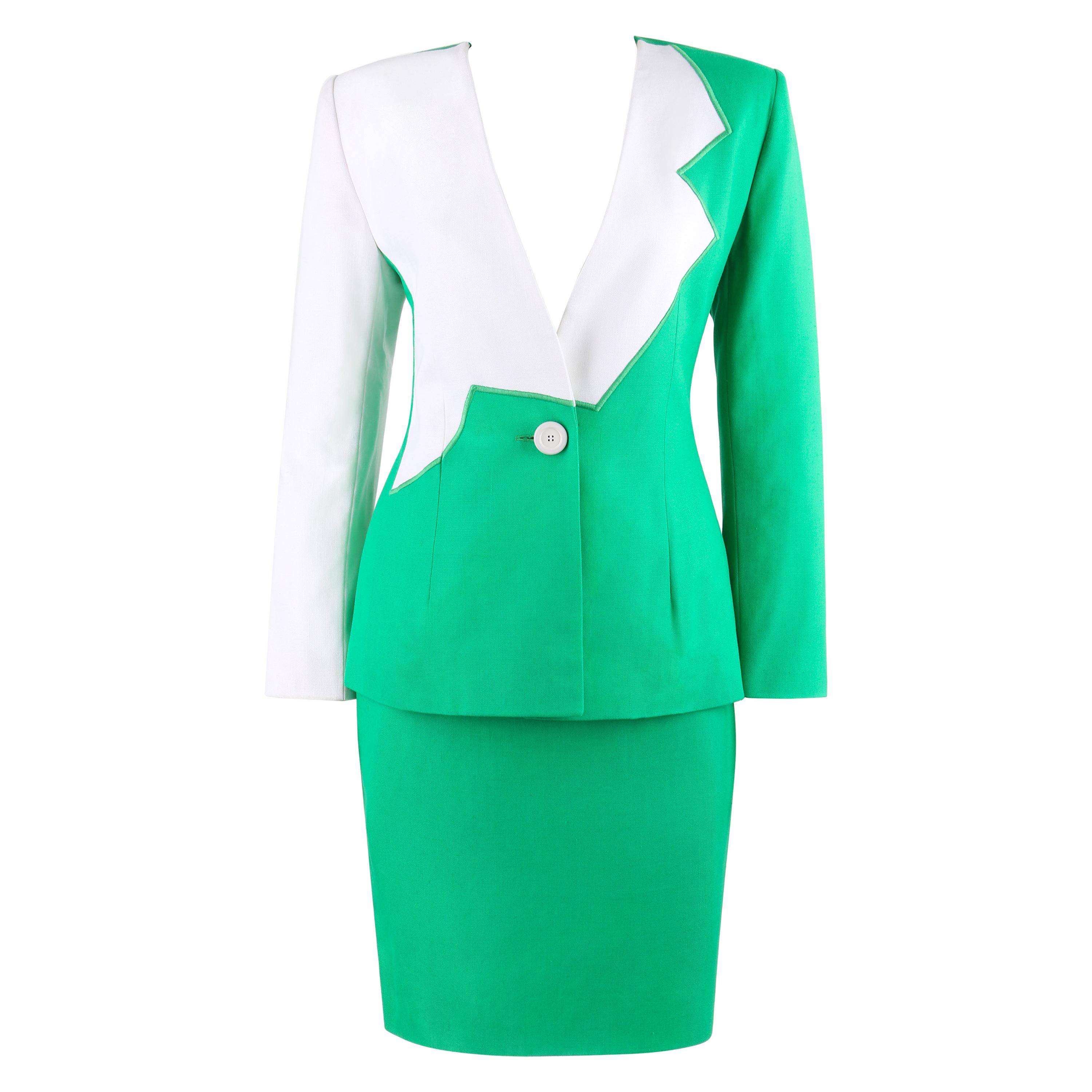 GIVENCHY P/E 1998 ALEXANDER McQueen - Completo 2 pezzi con gonna a pannelli asimmetrici verde in vendita