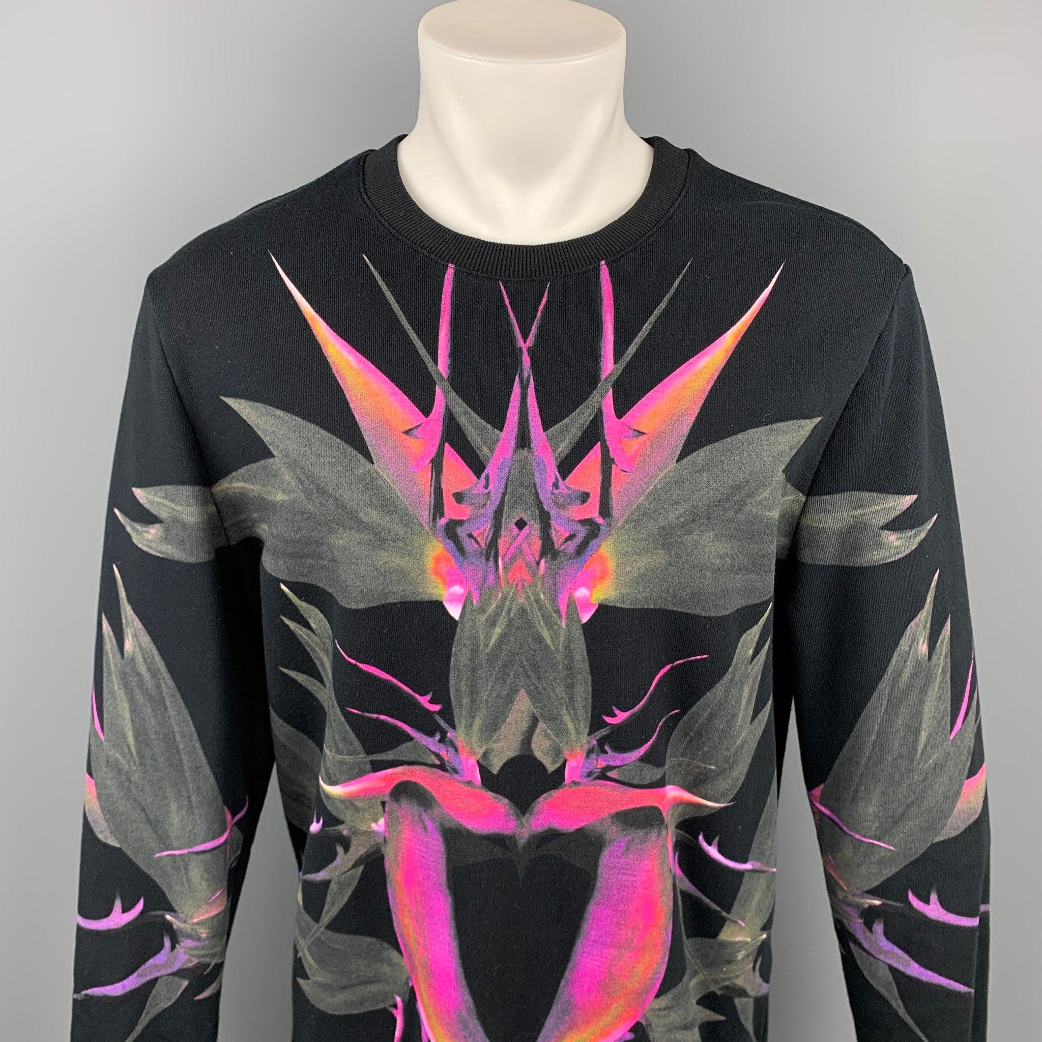 GIVENCHY S/S 2012 sweatshirt comes in a black print cotton featuring a oversized fit and a crew-neck. Made in Italy.Excellent
Pre-Owned Condition. 

Marked:   M 

Measurements: 
 
Shoulder: 20 inches 
Chest: 46 inches 
Sleeve:
28.5 inches 
Length: