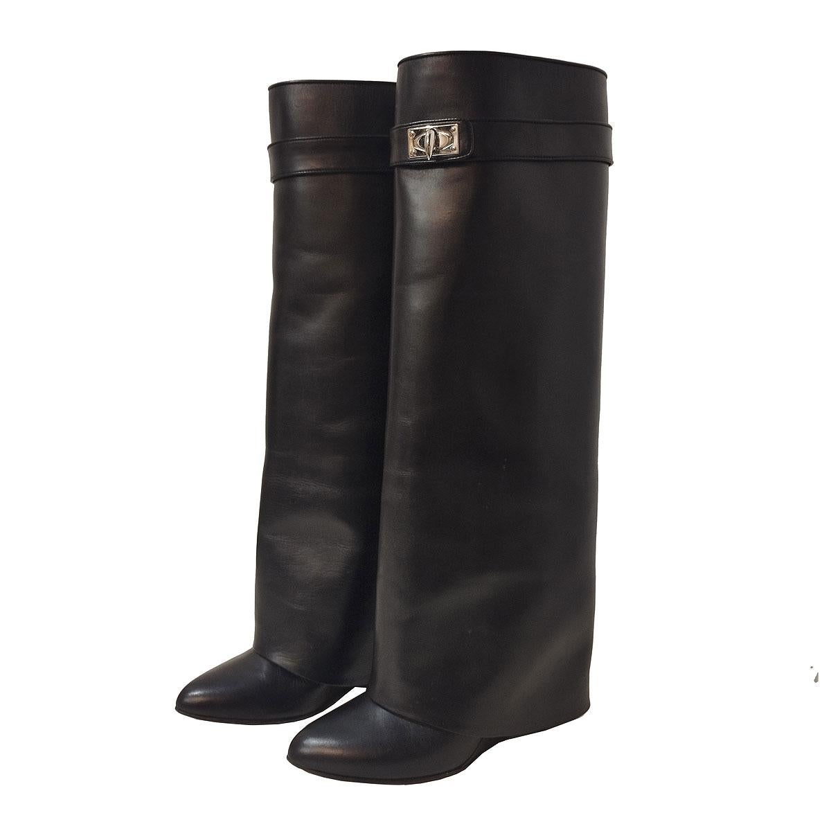 Fantastic and chic pair of Givenchy boots
Veal leather 
Black color
Hidden heel
Metal buckle
Heel height cm 9 (3,54 inches)
With dustbag and box
Original price € 2500
Fast shipping from Italy included in the price