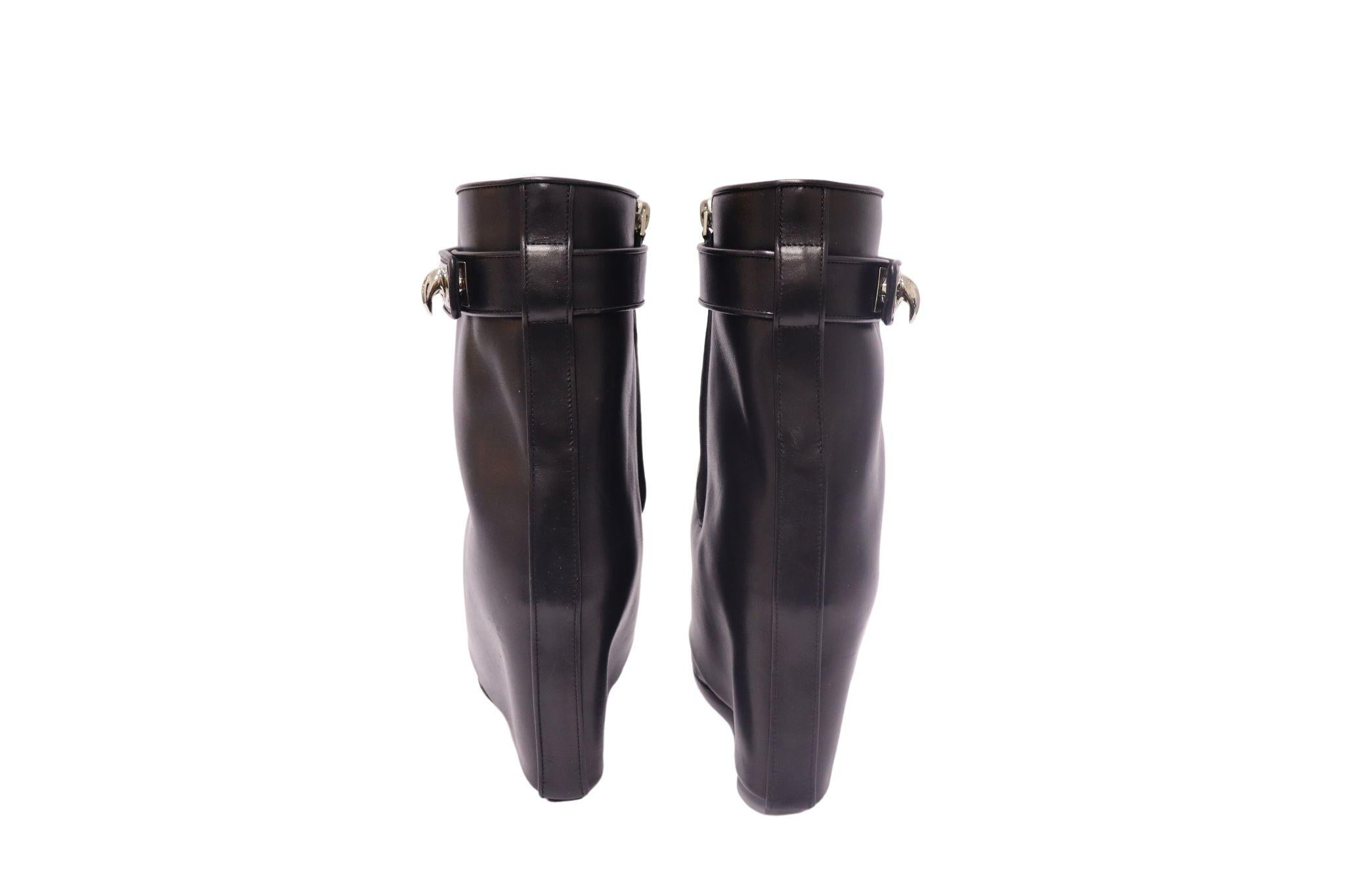 Women's Givenchy Shark Lock Fold Over Ankle Boots Size EU 36 For Sale