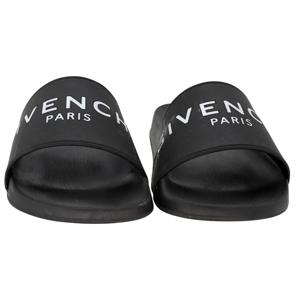 Noir Givenchy - Sandales de plage à imprimé signature 39 GV-S06013P-0001 en vente