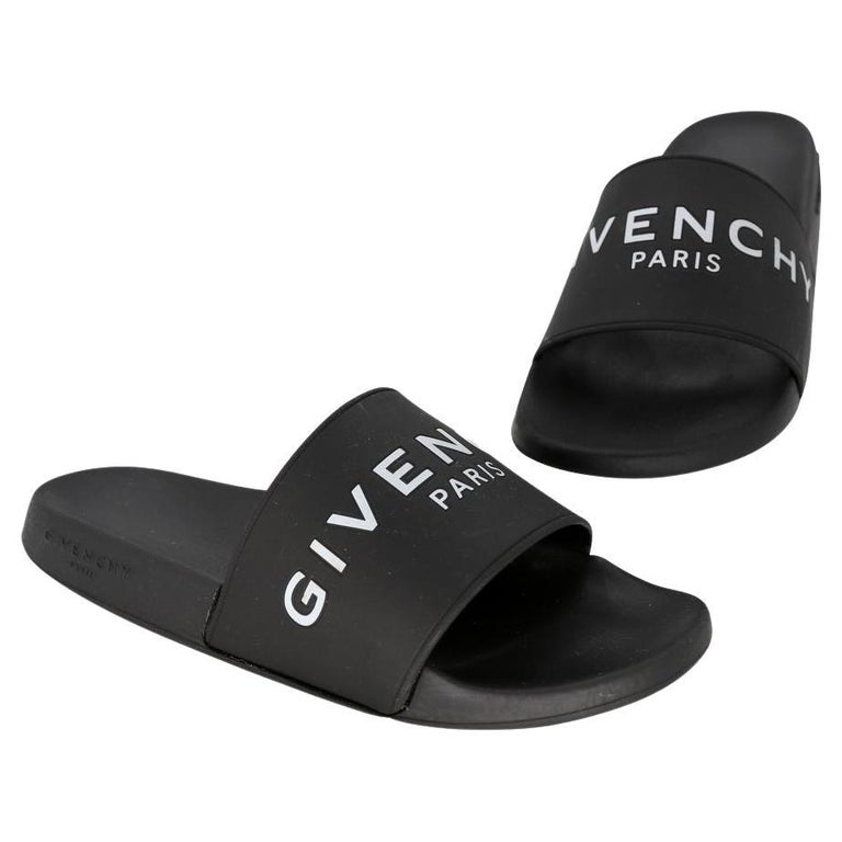 Givenchy Signature Print 39 Pool Beach Sandals GV-S06013P-0001 For Sale at  1stDibs | givenchy sandals sale, givenchy pool slides, givency sandals