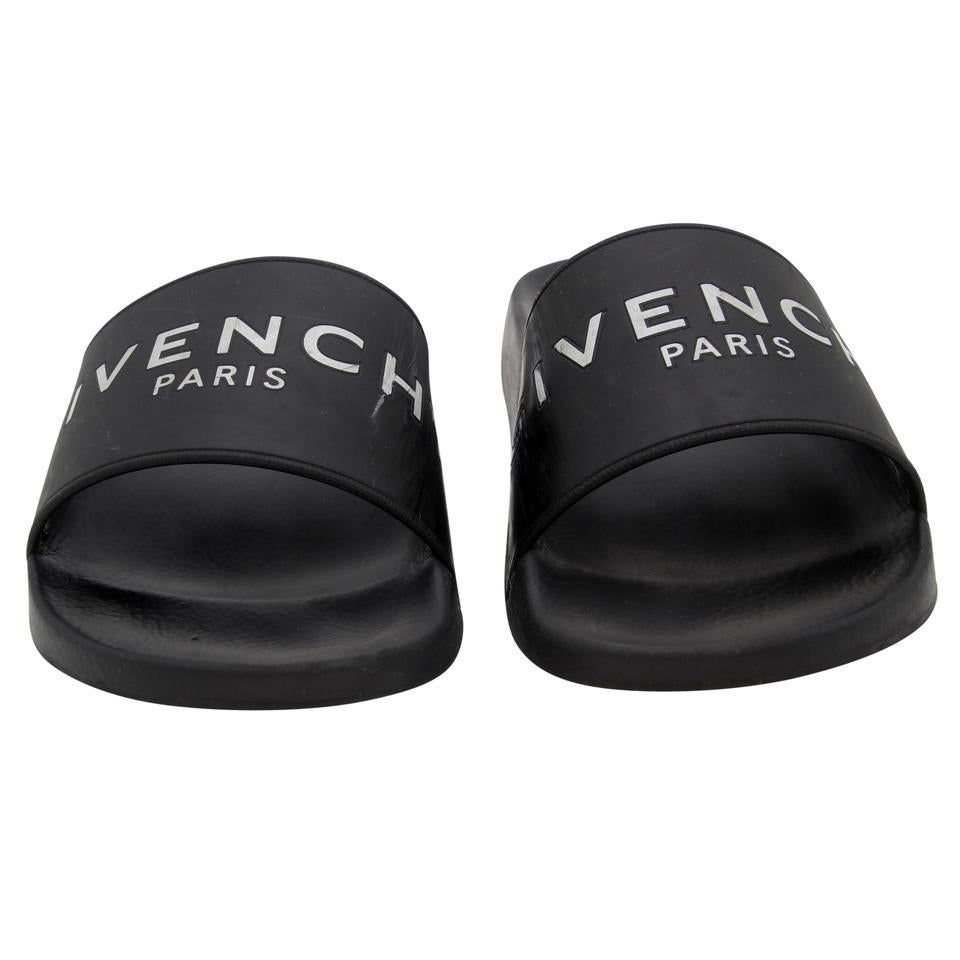 Givenchy Signature Print 40 Pool Sandals GV-0223N-0042

Givenchy limited edition white print 2016 pool side sandals womens size 10. These are currently a hot must have item perfect for walking around with style SOLD OUT completely on in back order.