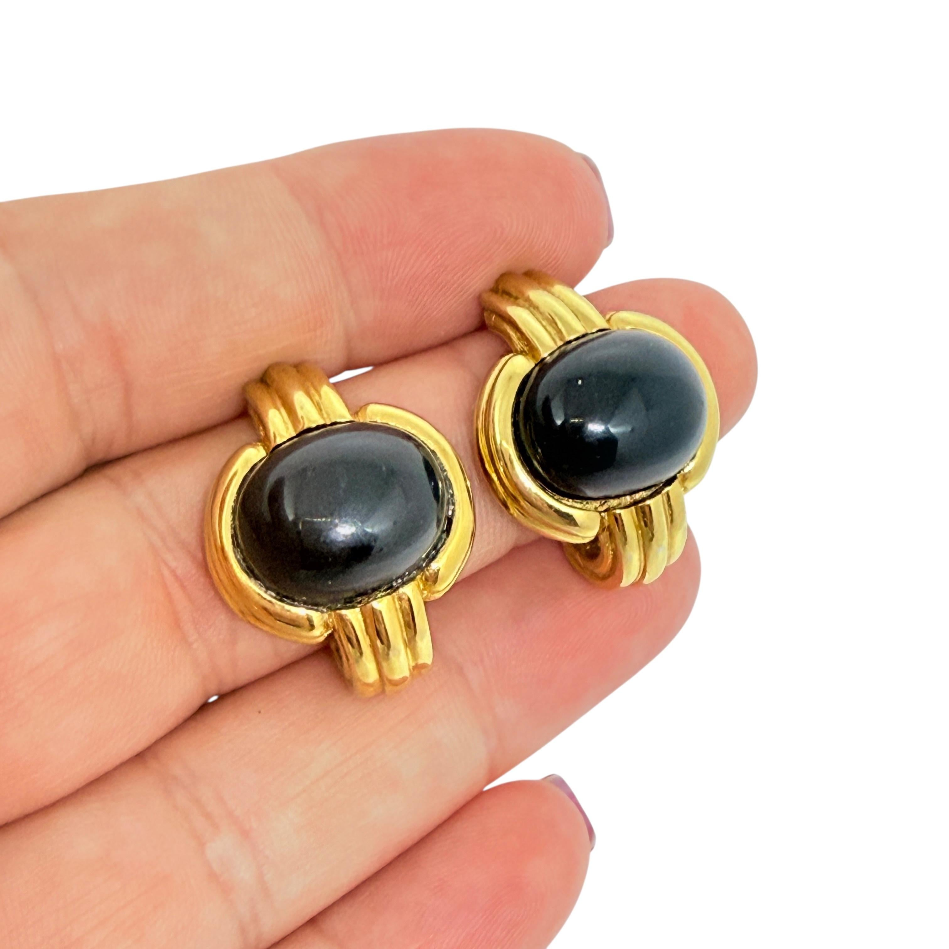 DETAILS

- • signiert GIVENCHY

- • goldfarben mit Glas 

- • Vintage-Designer-Ohrringe
 
MASSNAHMEN  

- • CONDIT

- •  sehr guter Vintage-Zustand mit minimalen Gebrauchsspuren 

 Sku 53

❤️❤️   VINTAGE-DESIGNER-SCHMUCK   ❤️❤️

❤️❤️  ALEXANDER'S