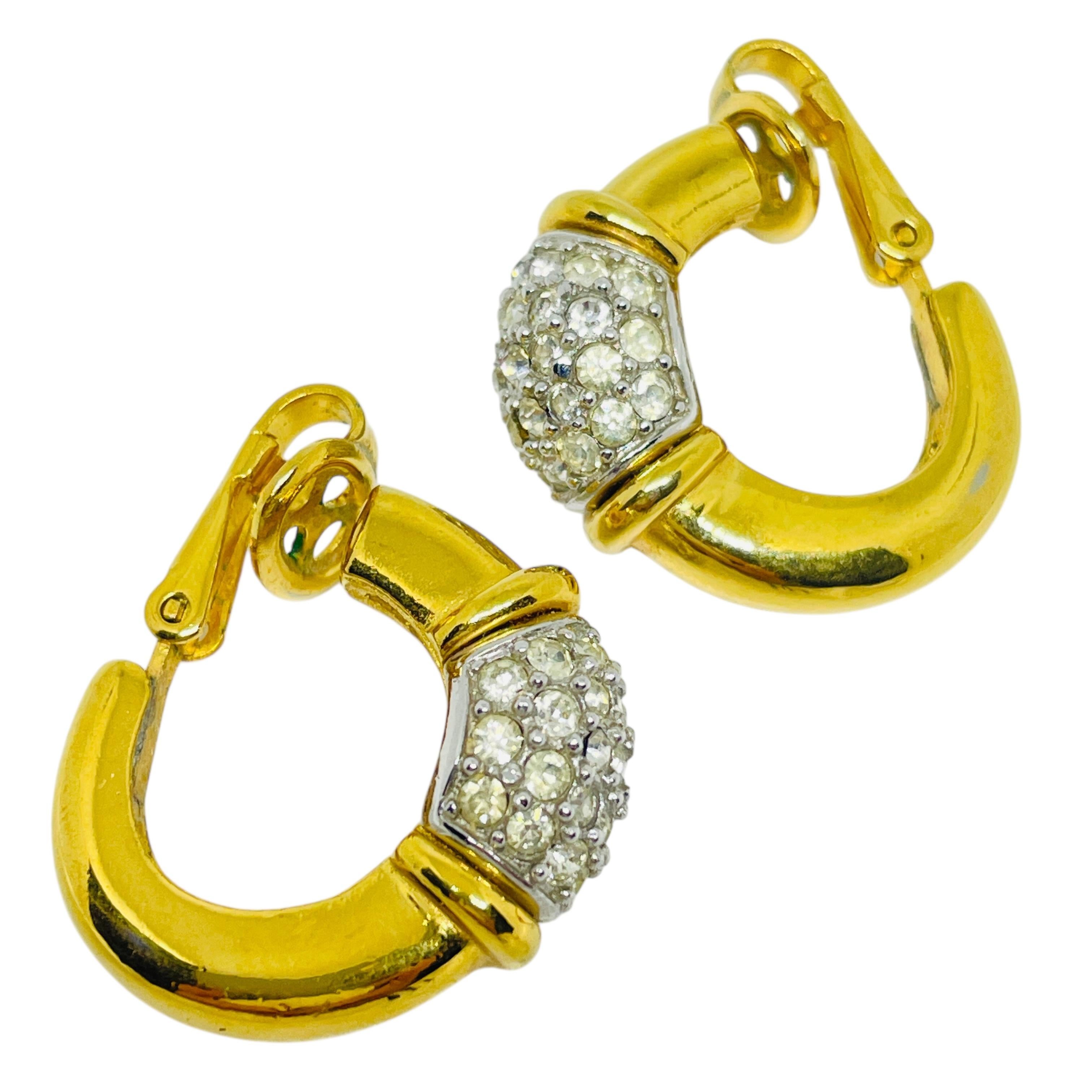 GIVENCHY signiert Vintage Gold Ton Kristalle Designer Reifen Clip auf Ohrringe im Angebot