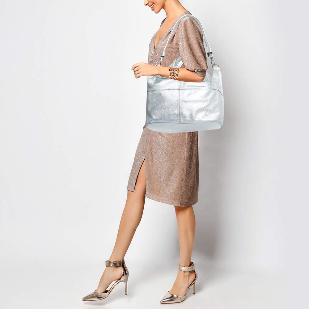 Givenchy - Sacoche Nightingale moyenne en cuir Silver État moyen - En vente à Dubai, Al Qouz 2