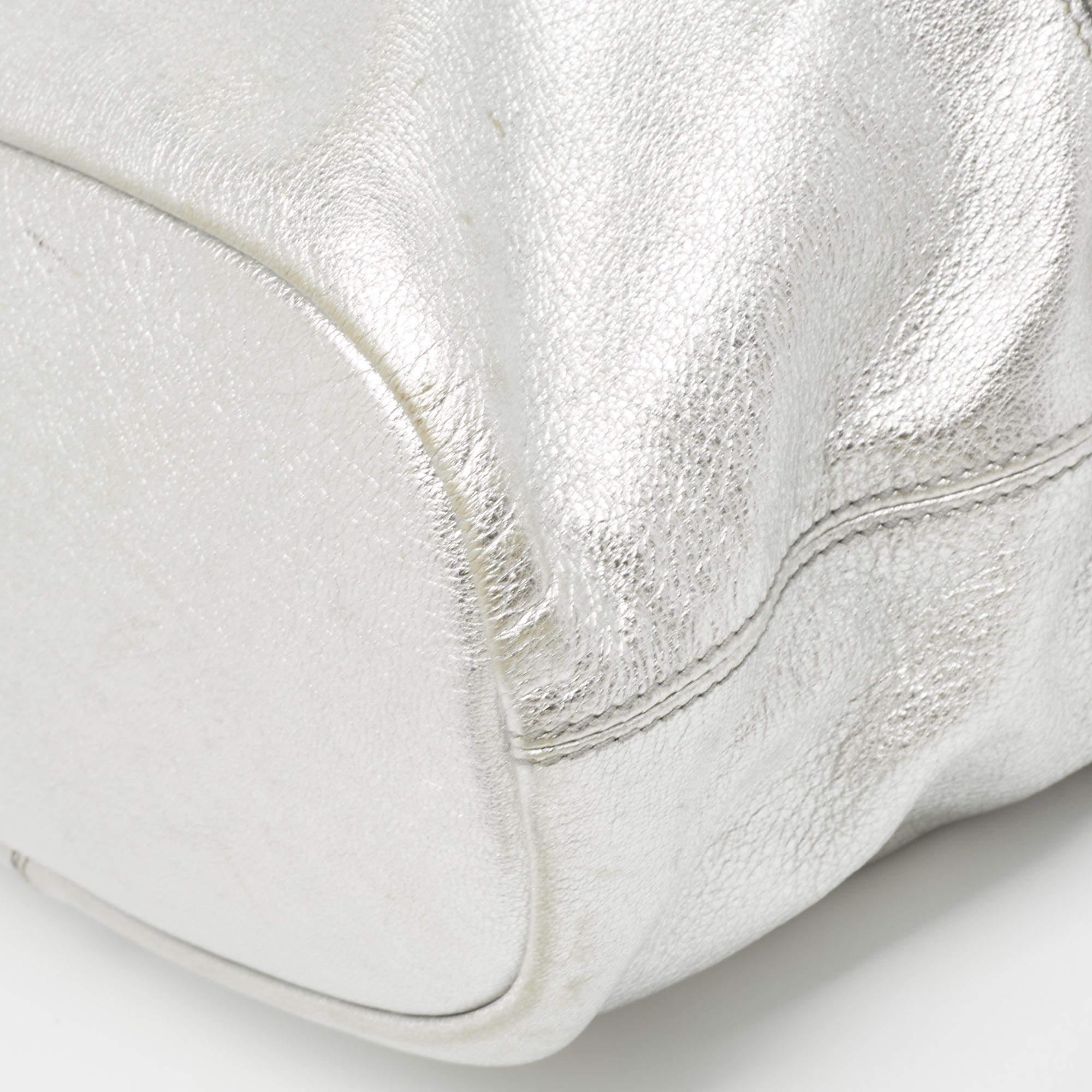 Givenchy - Sacoche Nightingale moyenne en cuir Silver Pour femmes en vente
