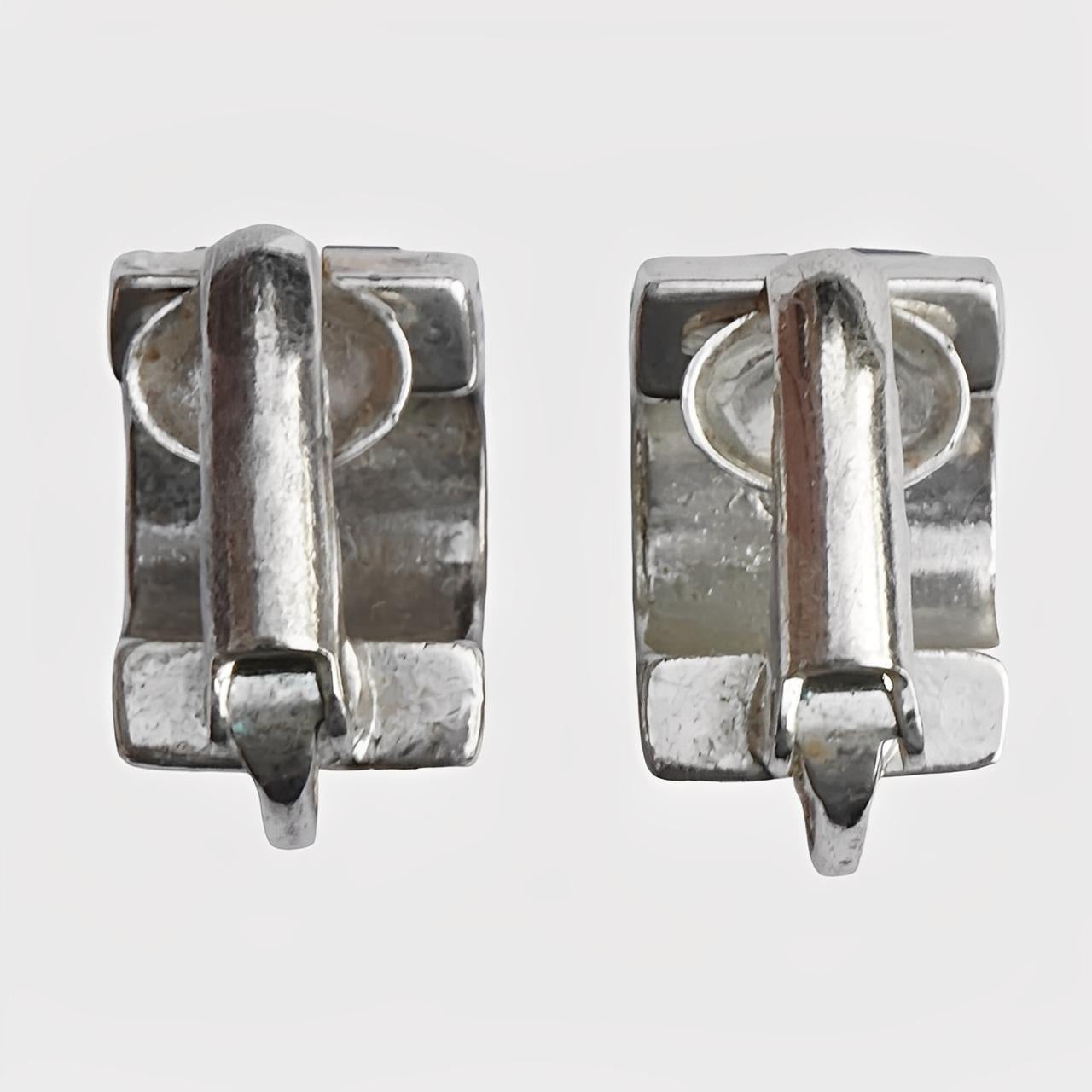 Givenchy Orecchini a clip con strass lilla placcati in argento, a metà cerchio In condizioni buone a London, GB