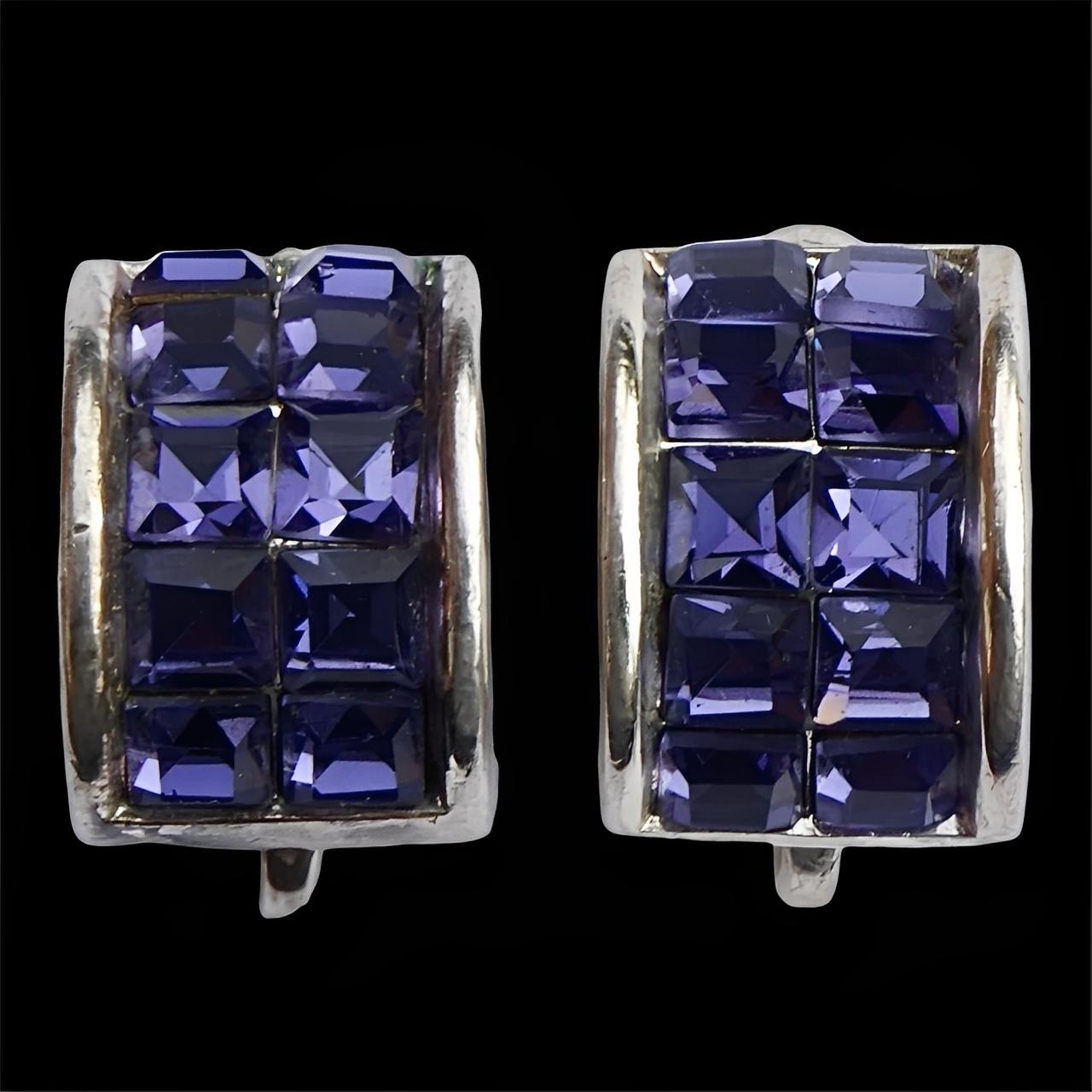 Givenchy Orecchini a clip con strass lilla placcati in argento, a metà cerchio 2