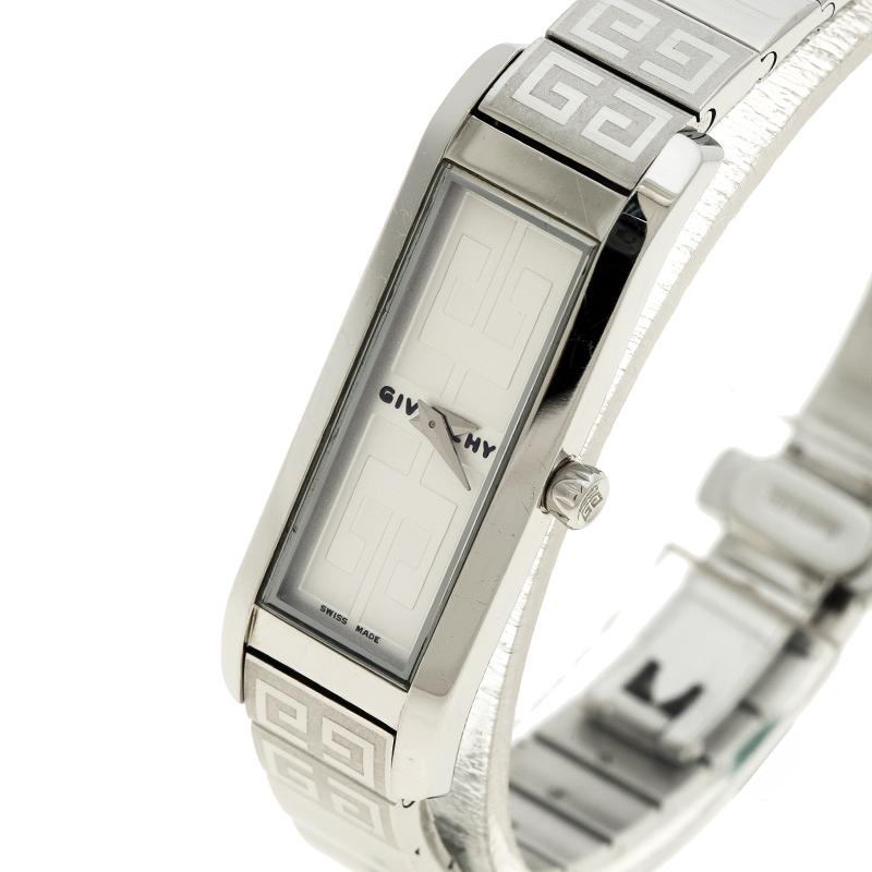 Finely crafted in stainless steel, this watch from Givenchy features a link bracelet that will sit nonchalantly on your wrist. It has a white rectangular dial with the Givenchy logo on the face and dainty silver hands. The watch follows a quartz
