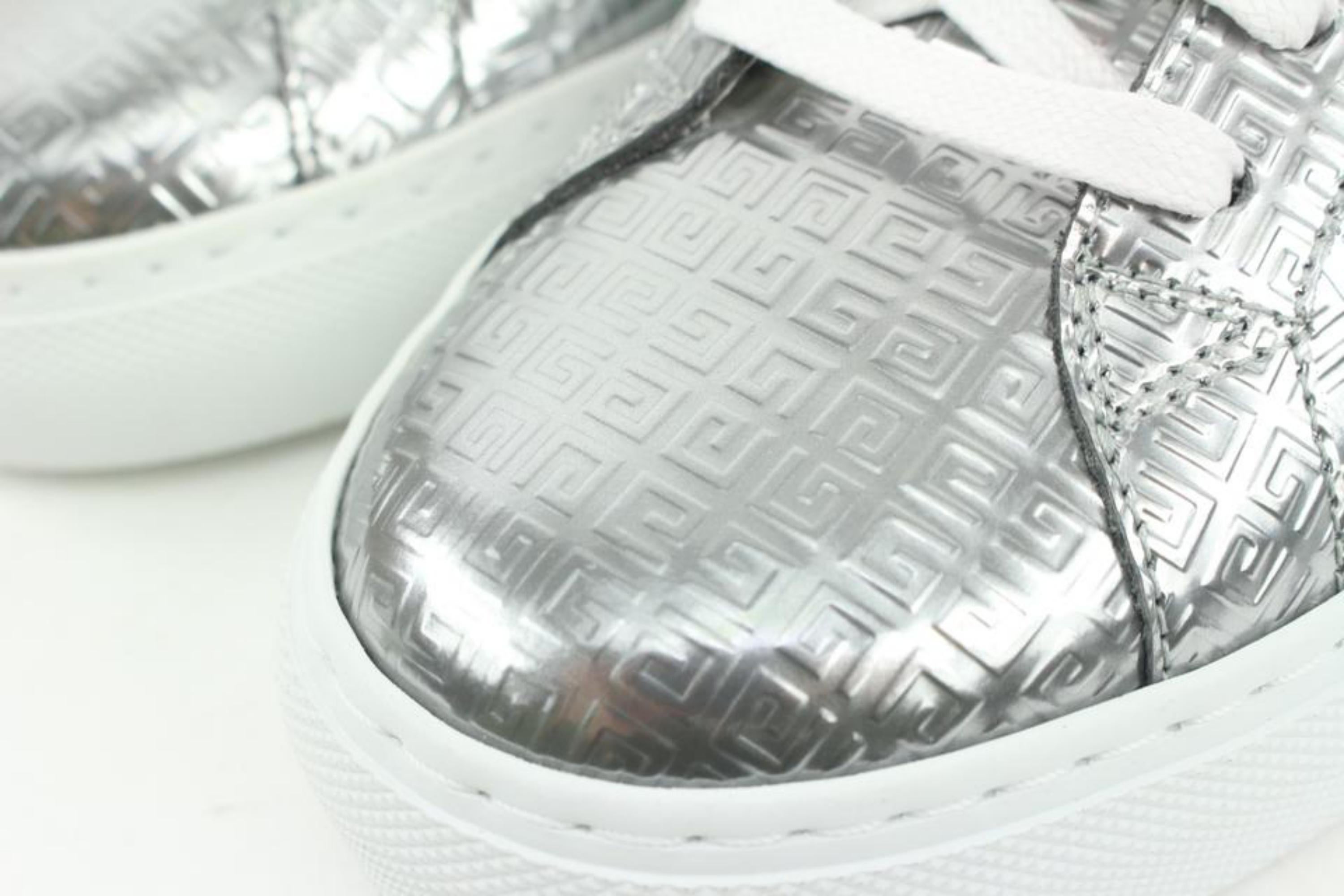 Givenchy Size 37 Women's Logo Silver Urban Street Sneaker 114gi4
Date Code/Serial Number: DN 0271
Made In: Portugal
Measurements: Length:  10.2