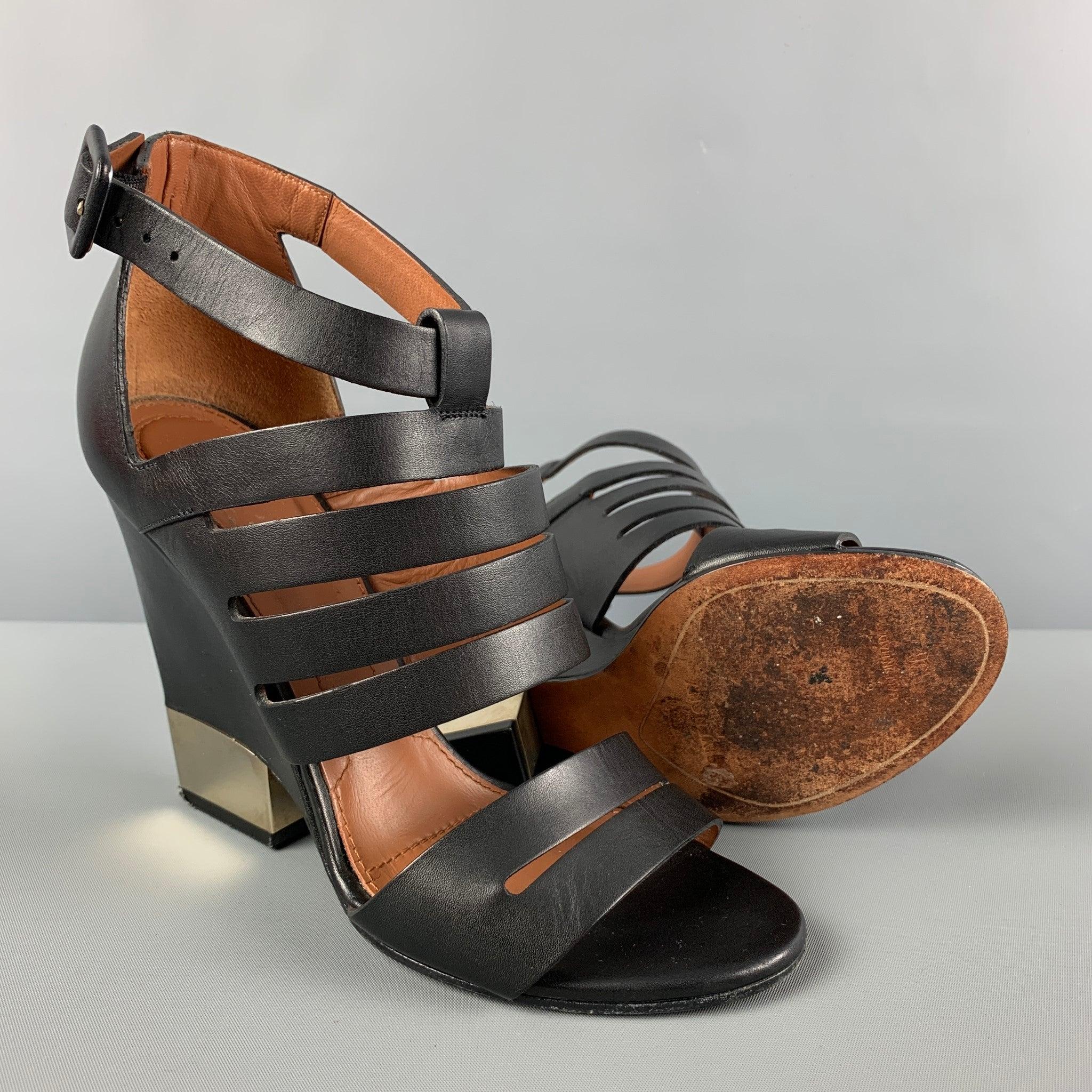 Sandales compensées GIVENCHY en métal noir, taille 6,5 Bon état - En vente à San Francisco, CA