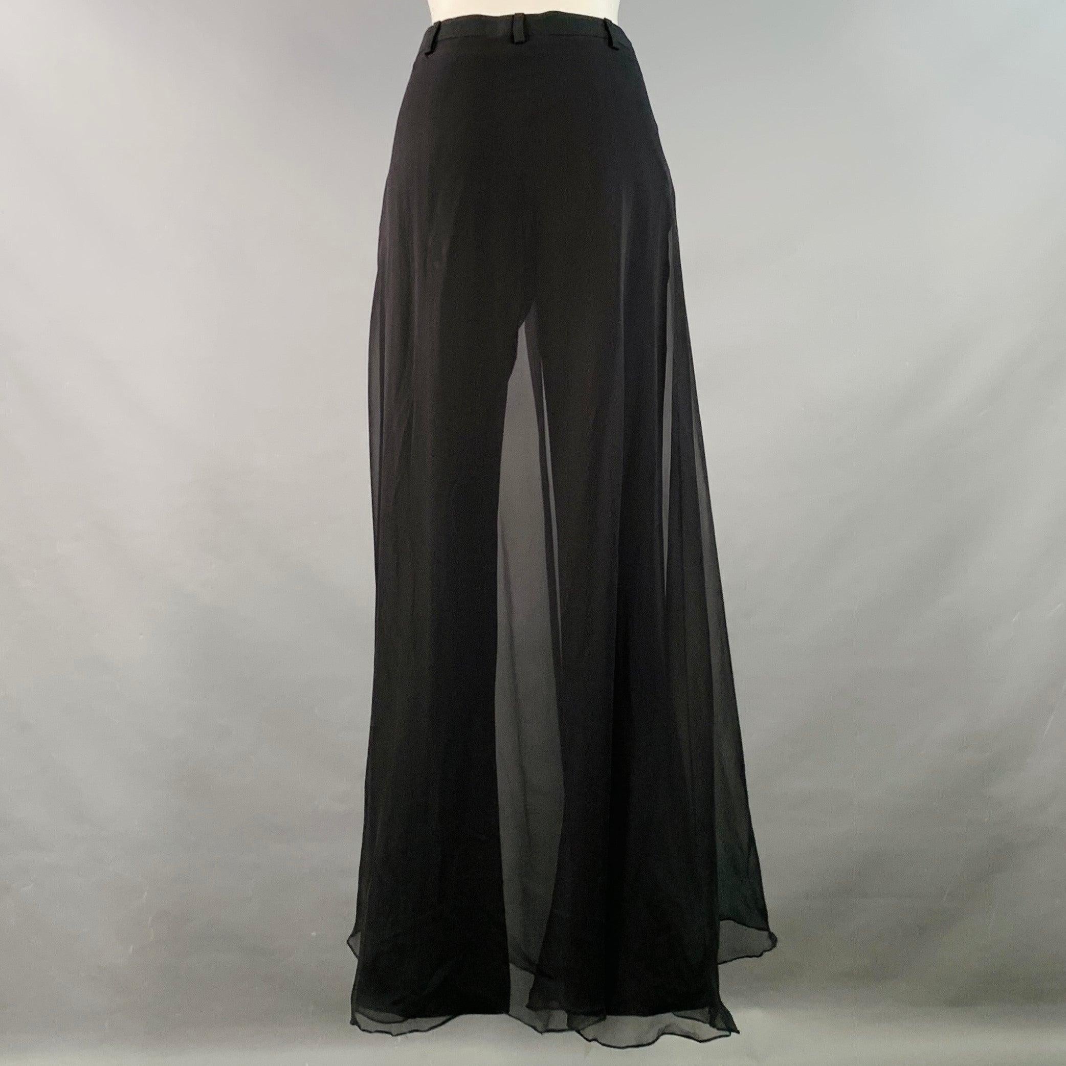 Pantaloni eleganti GIVENCHY
in tessuto misto acetato nero, con gonna a doppio strato in seta trasparente, gamba svasata e chiusura con cerniera laterale. Piccoli fori vicino ai dettagli dello scatto, piccoli segni. Così com'è. 

Contrassegnato:   FR
