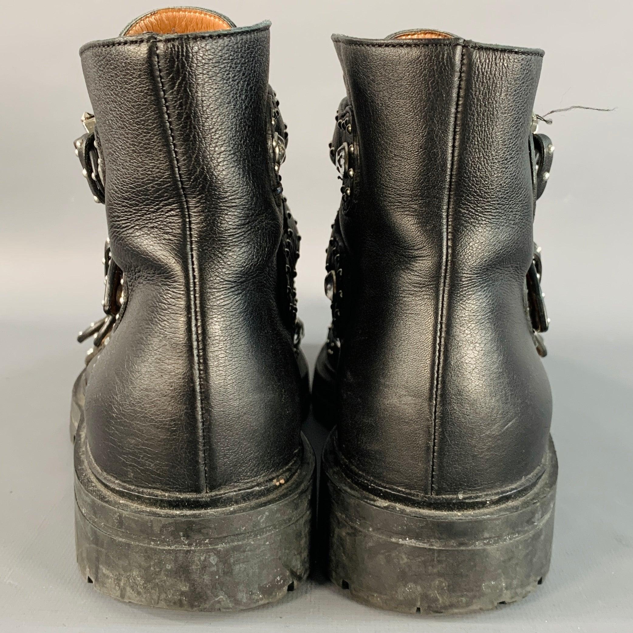Noir GIVENCHY Taille 8 Bottes en cuir noir clouté avec ceinture en vente