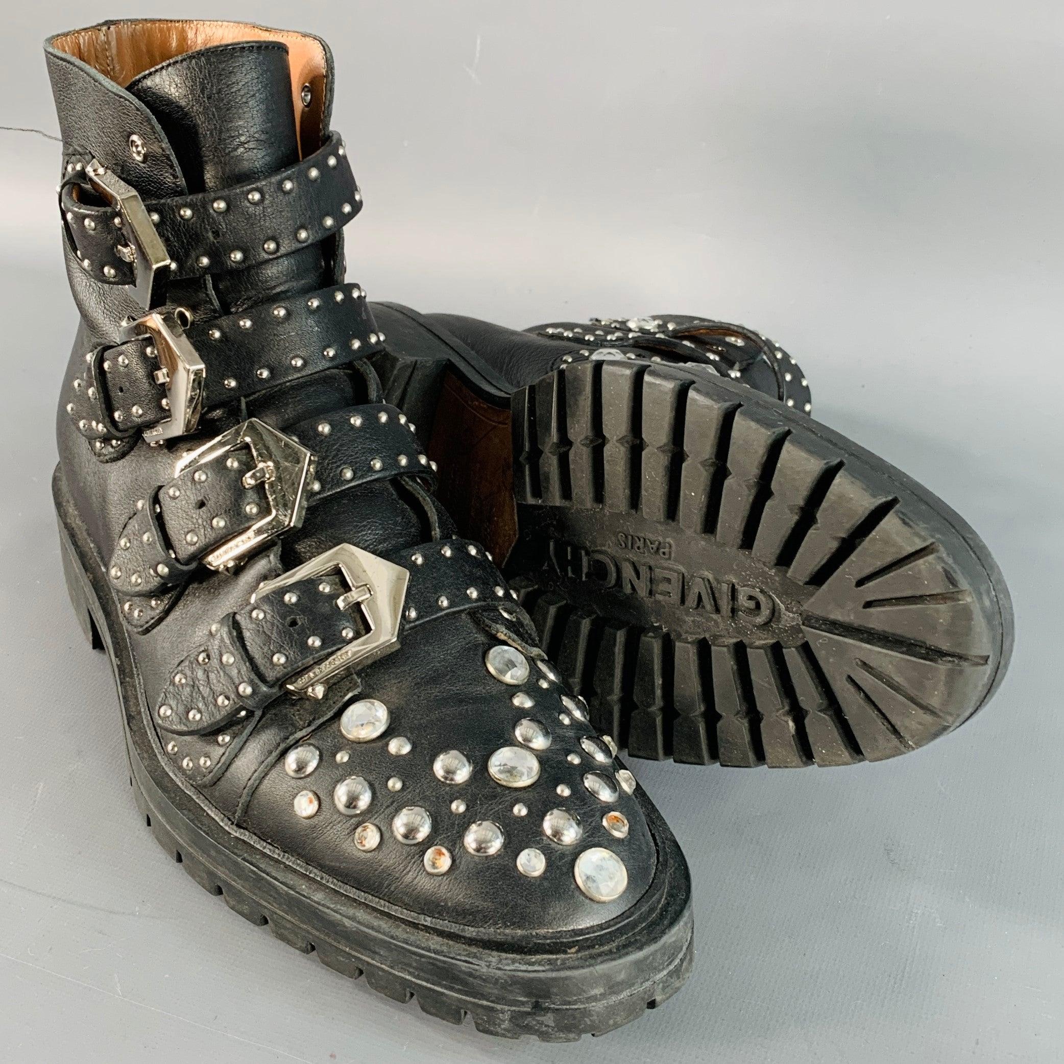 GIVENCHY Taille 8 Bottes en cuir noir clouté avec ceinture Pour femmes en vente