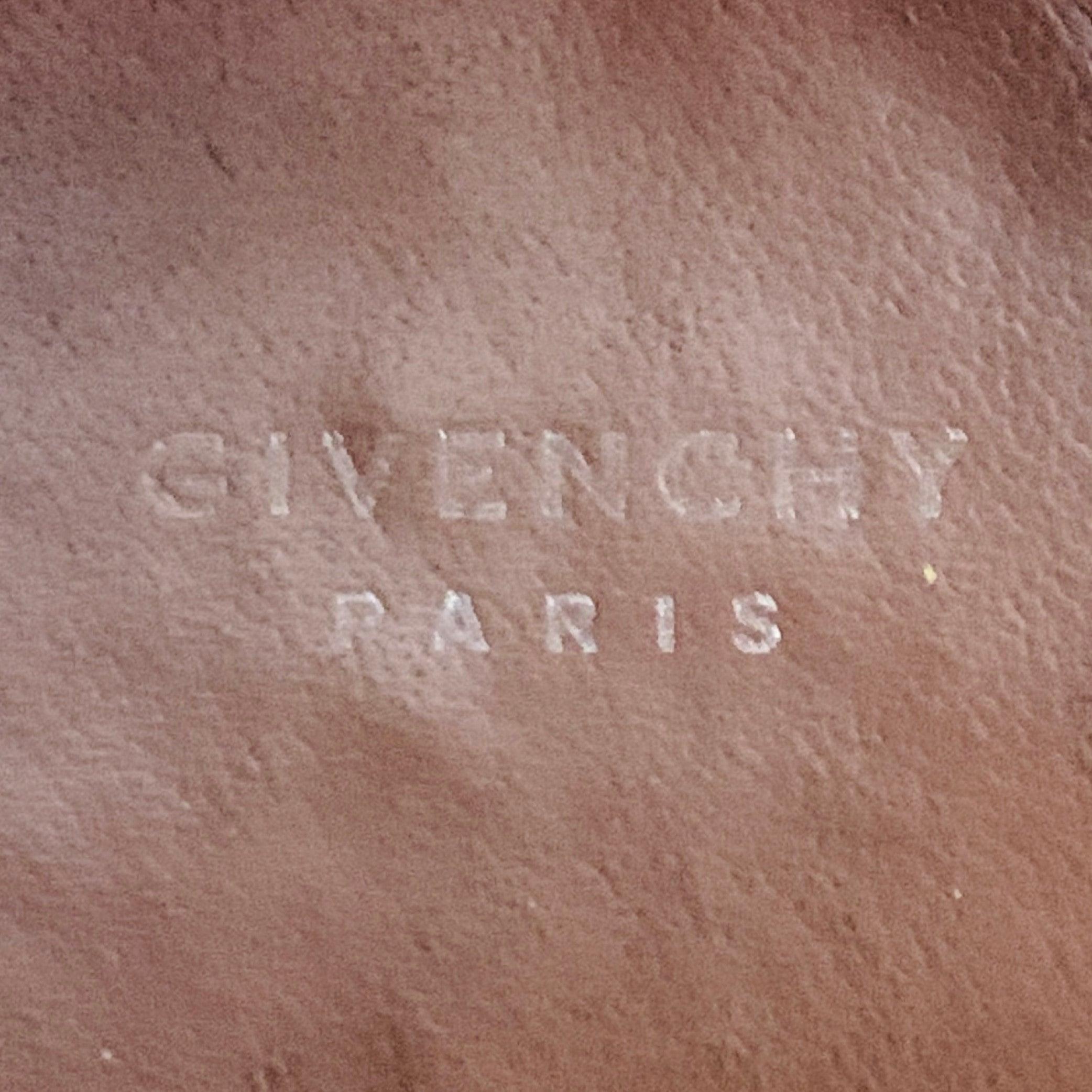 GIVENCHY Taille 8 Bottes en cuir noir clouté avec ceinture en vente 2