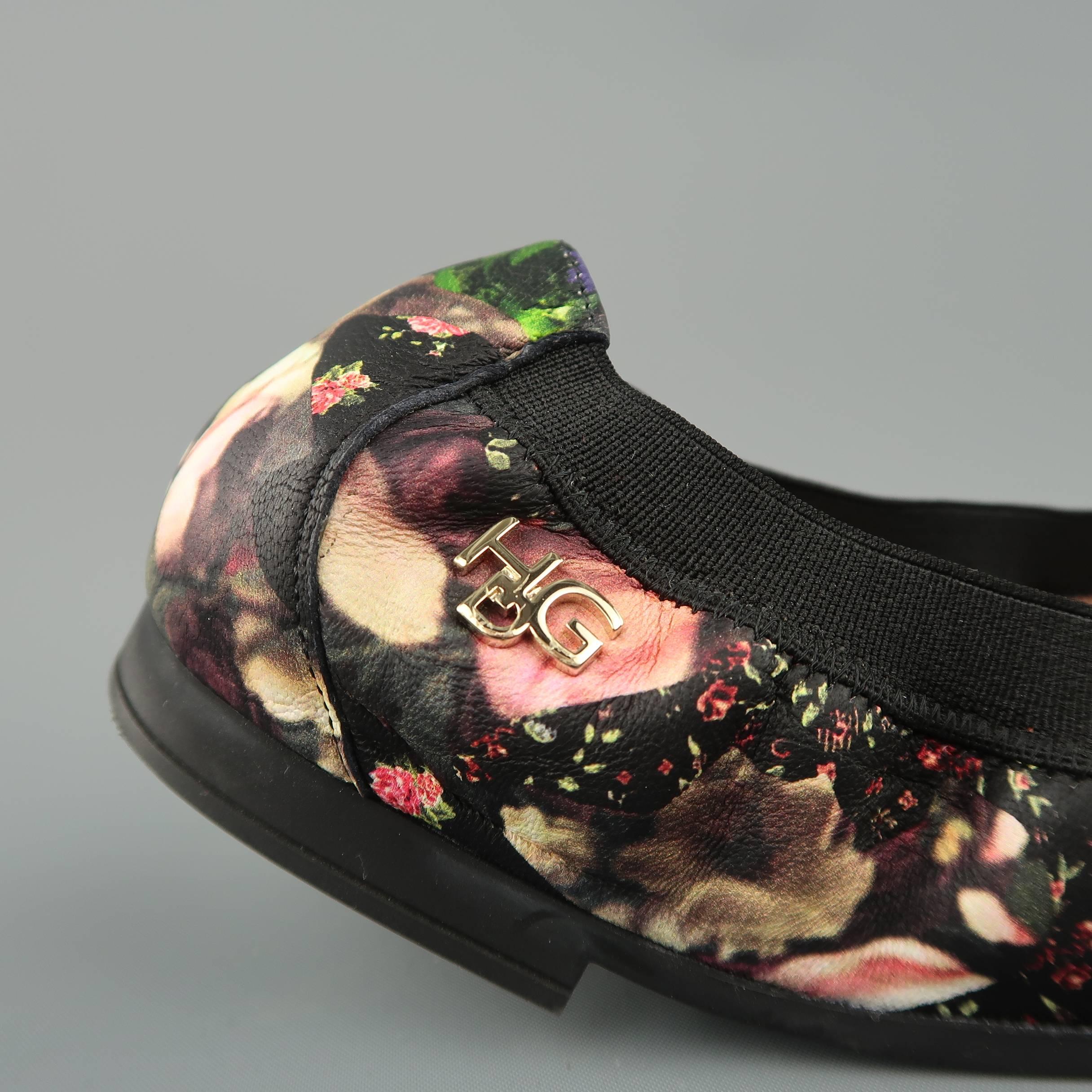 GIVENCHY by RICCARDO TISCI ballet flats come in black leather with all over pink rose abstract floral print, round toe, curved shape, and elastic piping. Made in Italy.
 
Good Pre-Owned Condition.
Marked: IT 38.5
 
Measurements:
 
Outsole: 10 x 3