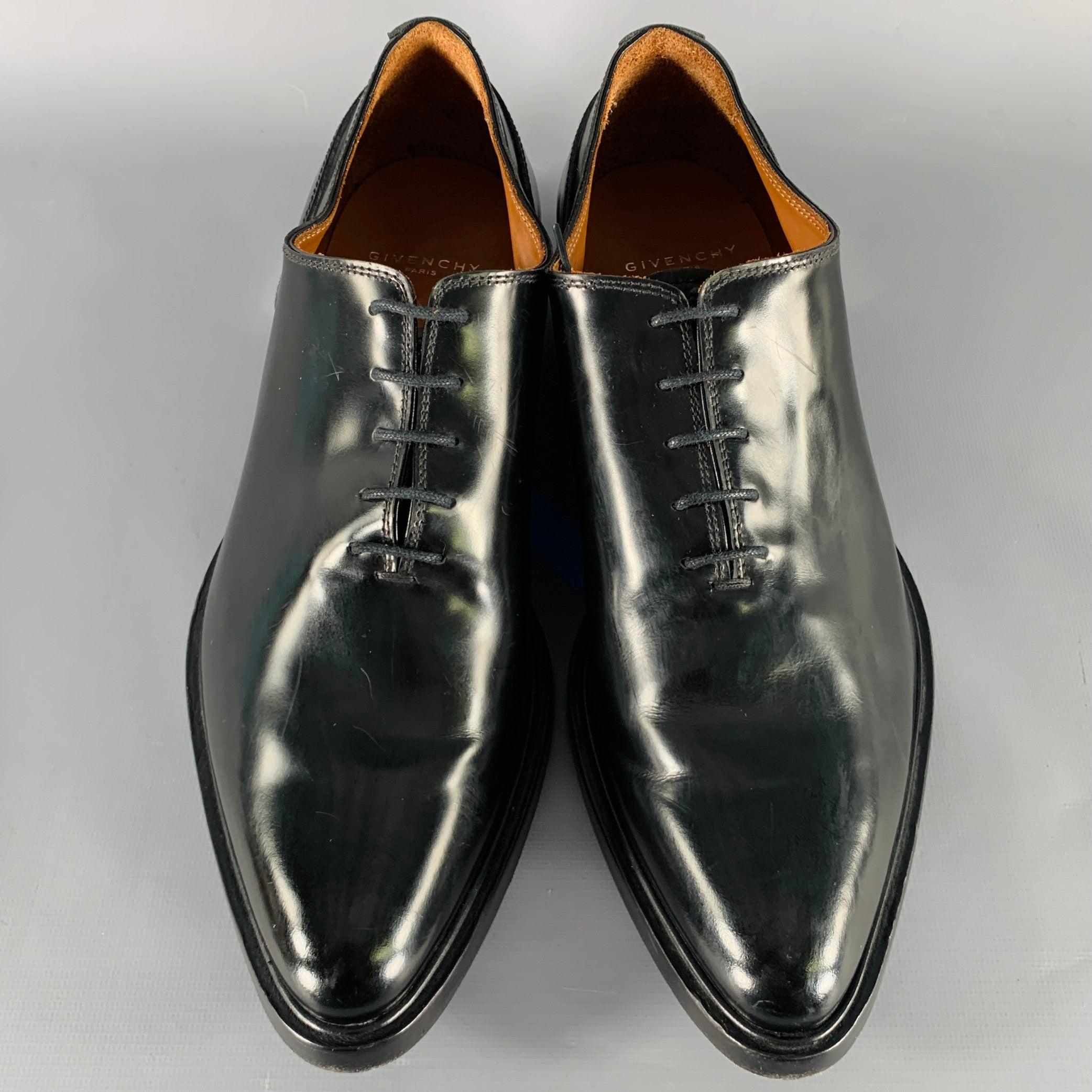 Men's GIVENCHY Size 9 Black Leather Metal Trim Lace-Up Shoes For Sale