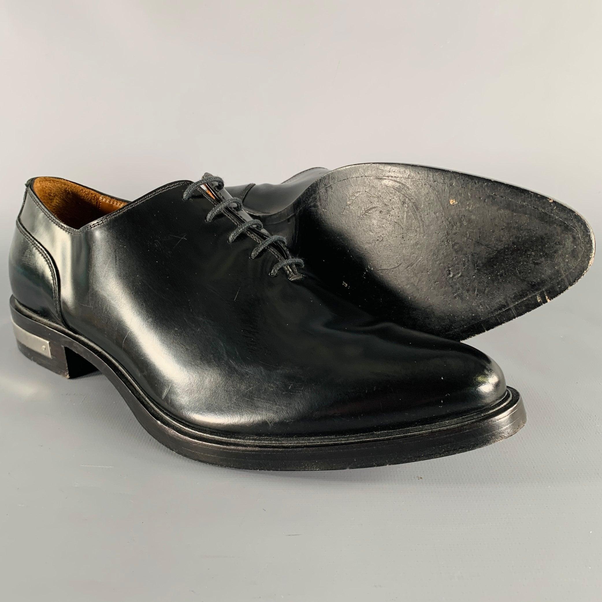 GIVENCHY Size 9 Black Leather Metal Trim Lace-Up Shoes For Sale 1