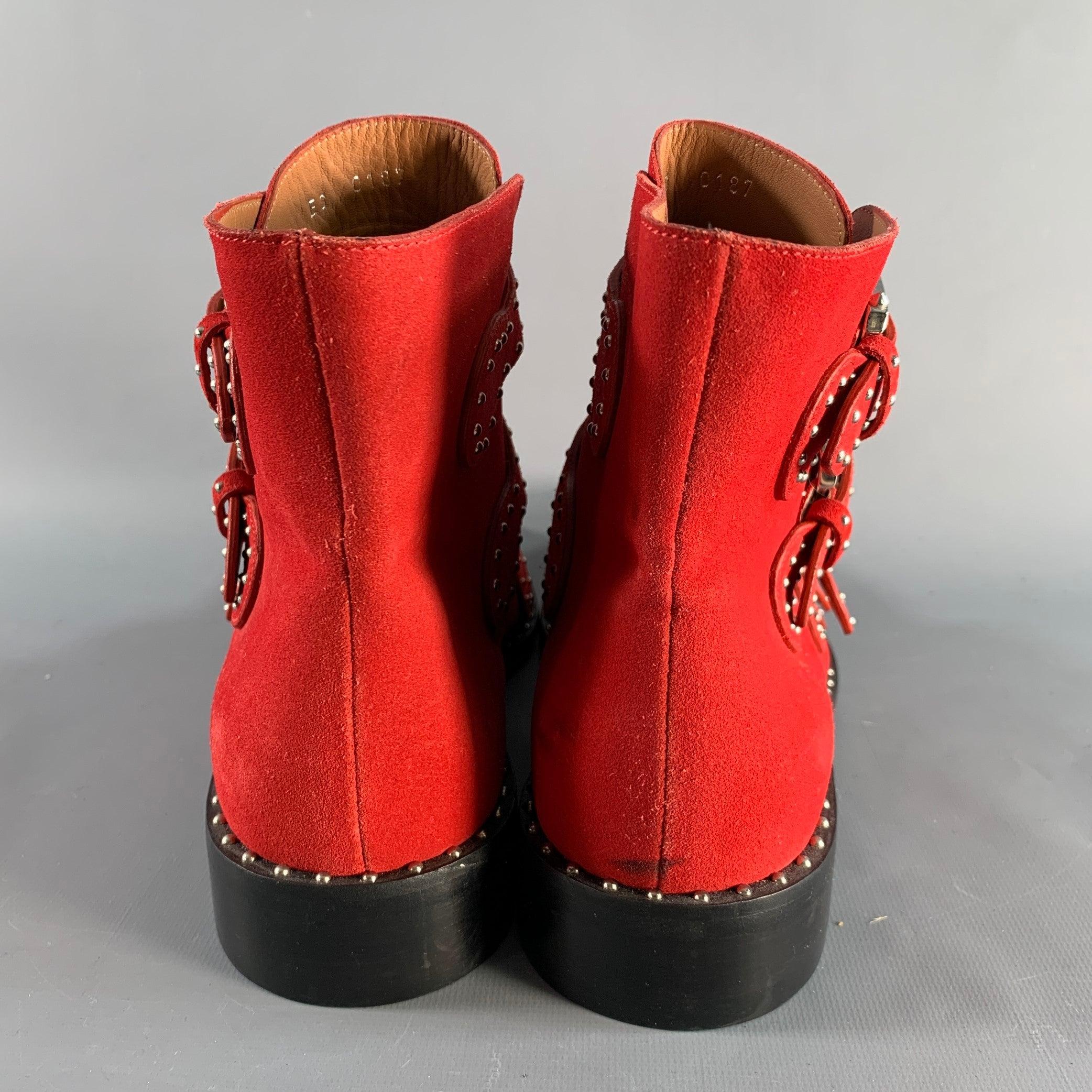Rouge GIVENCHY Taille 9 Bottes en cuir rouge clouté avec ceinture en vente