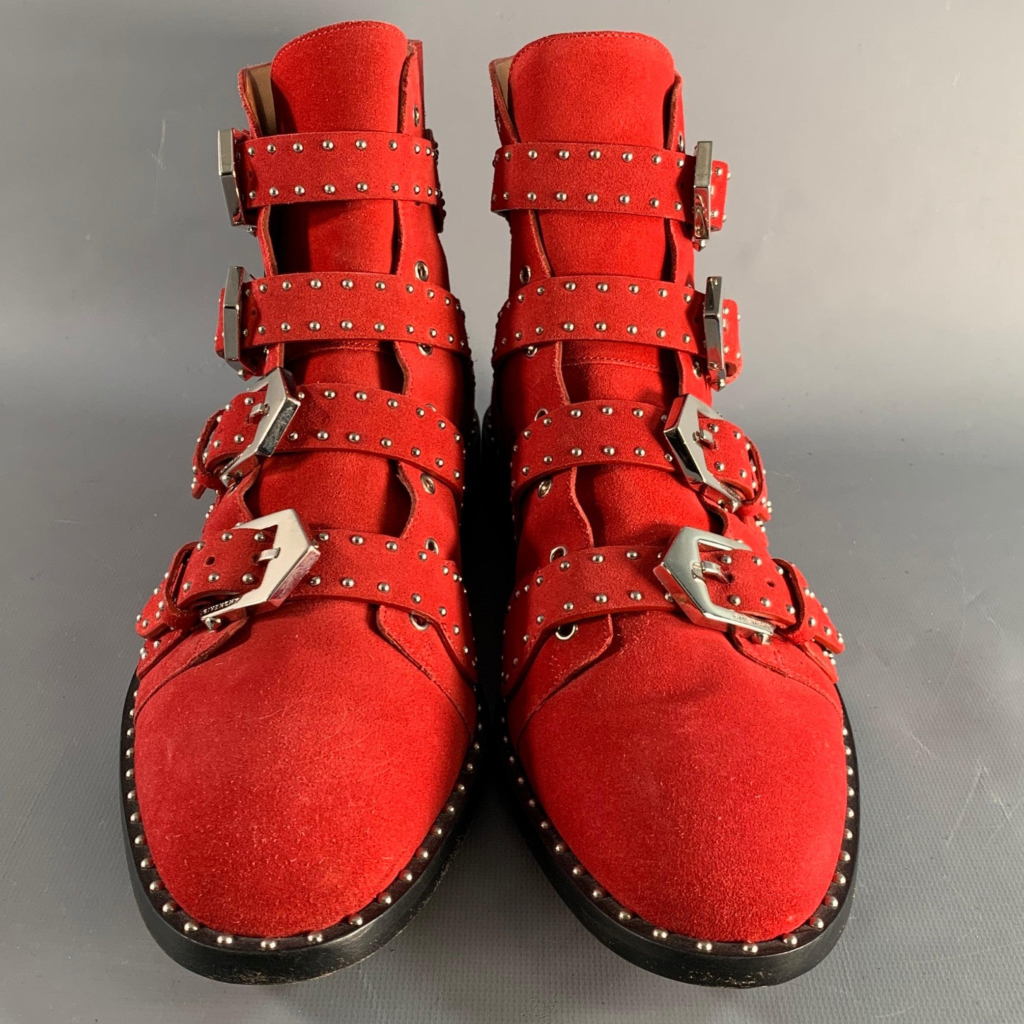 GIVENCHY Taille 9 Bottes en cuir rouge clouté avec ceinture Bon état - En vente à San Francisco, CA