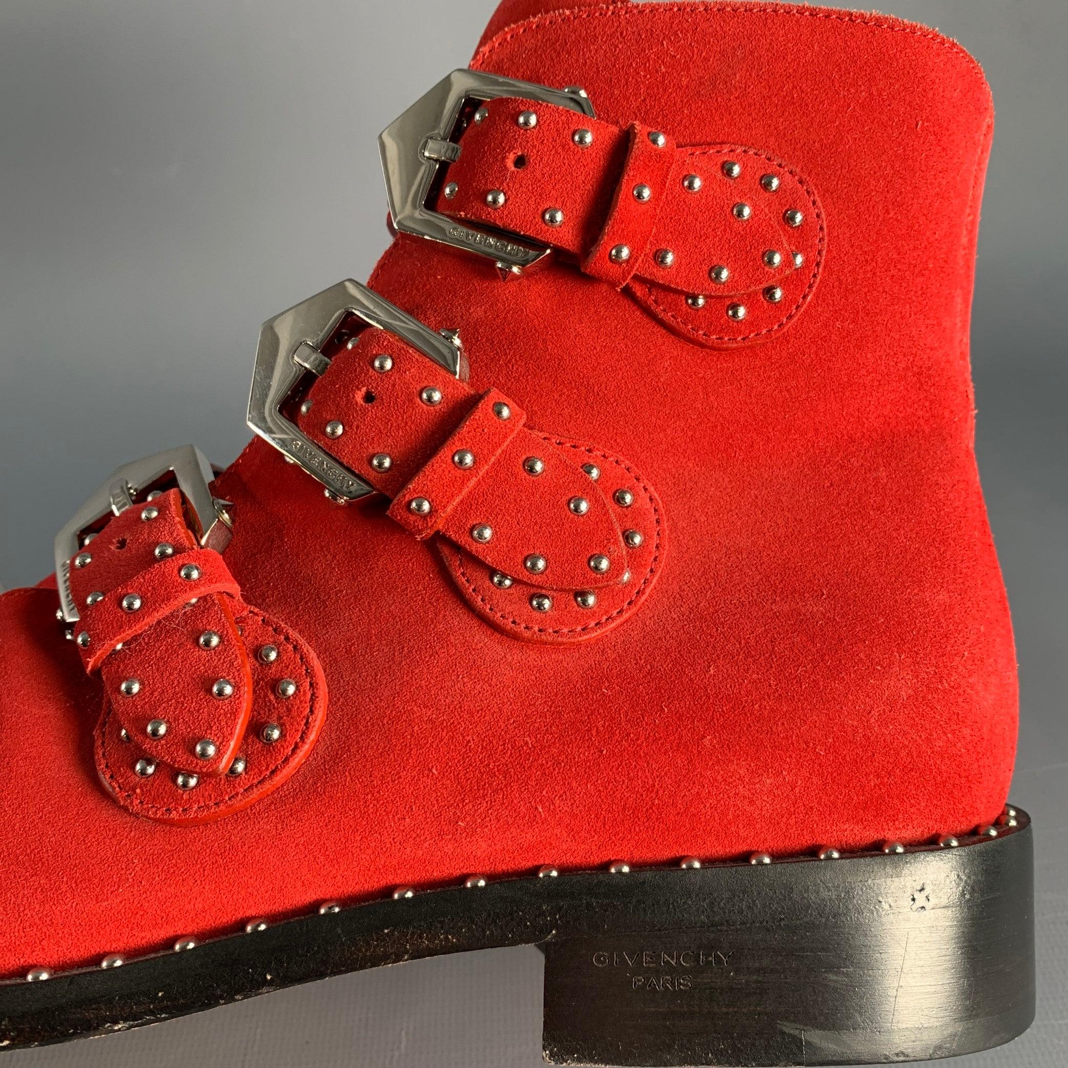 GIVENCHY Taille 9 Bottes en cuir rouge clouté avec ceinture en vente 2