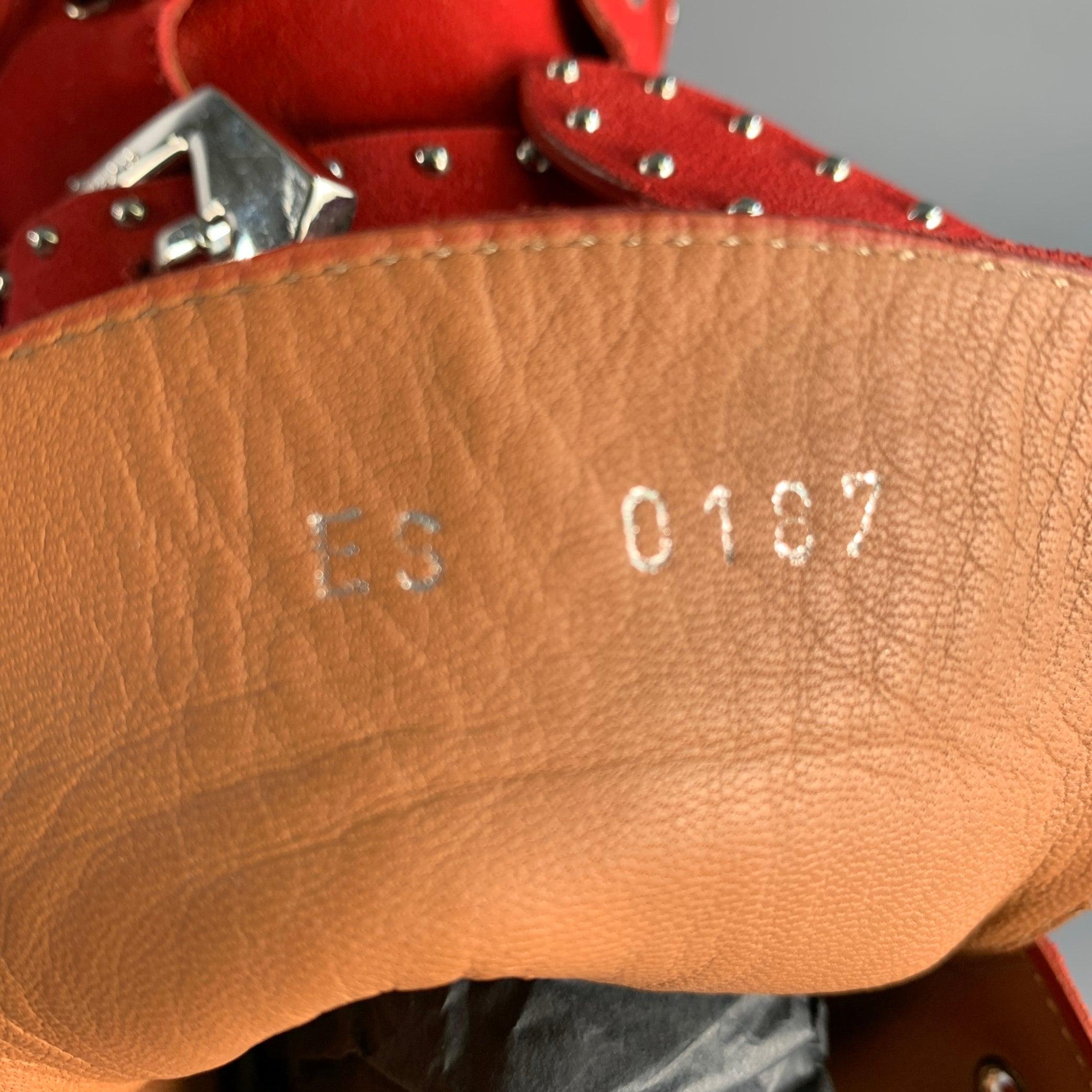 GIVENCHY Taille 9 Bottes en cuir rouge clouté avec ceinture en vente 4