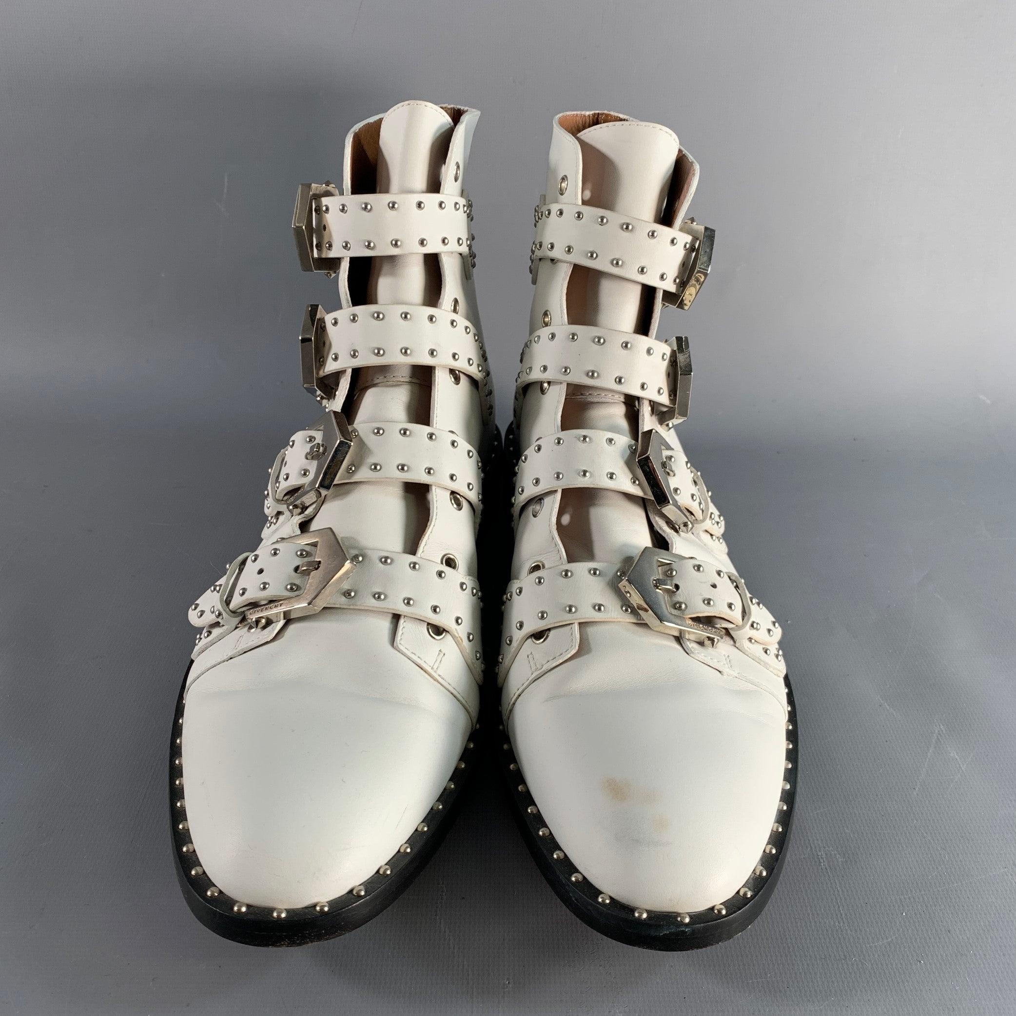 GIVENCHY Taille 9 Bottes ceinturées en cuir clouté blanc Bon état - En vente à San Francisco, CA