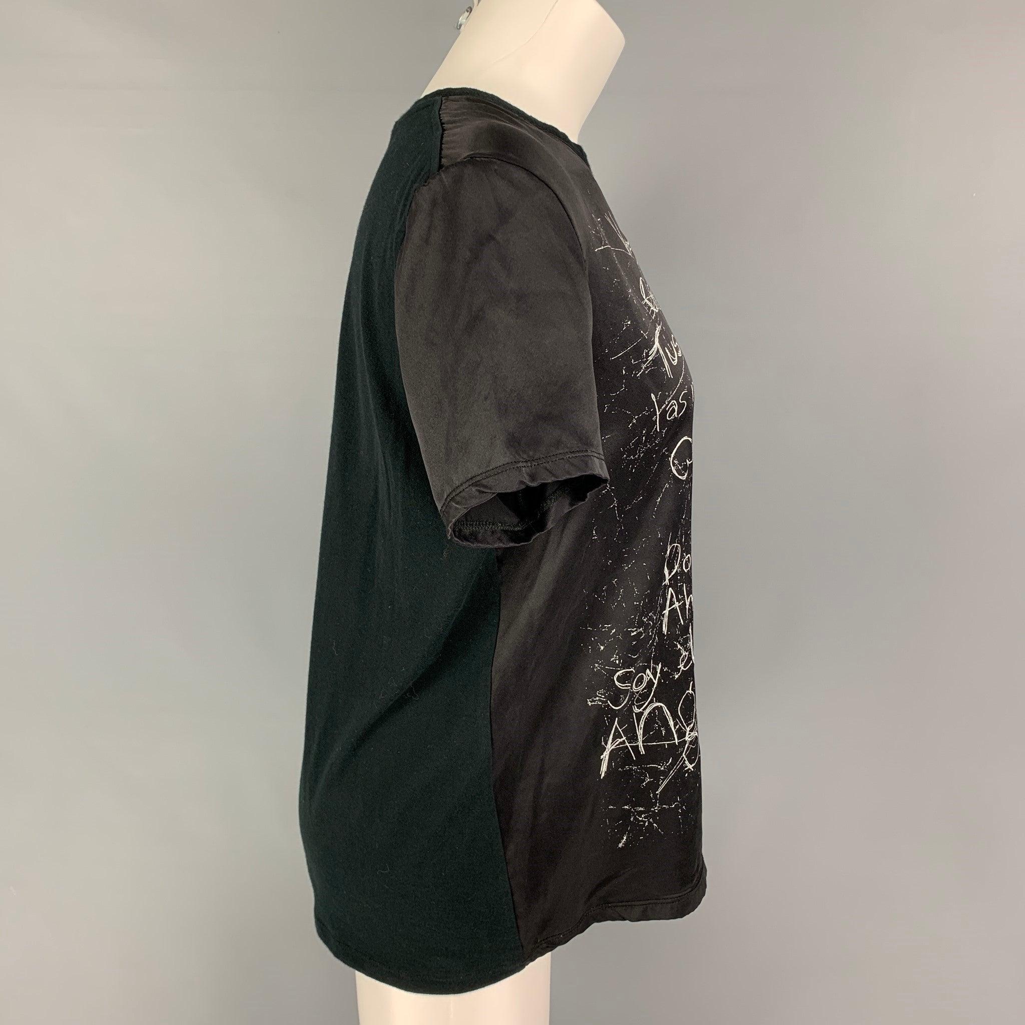 GIVENCHY t-shirt comes in a black silk featuring a front text design and a crew-neck.
Very Good
Pre-Owned Condition. 

Marked:   M
  

Measurements: 
 
Shoulder: 17 inches  Bust:
38 inches  Sleeve: 8 inches  Length: 24 inches 
  
  
 
Reference: