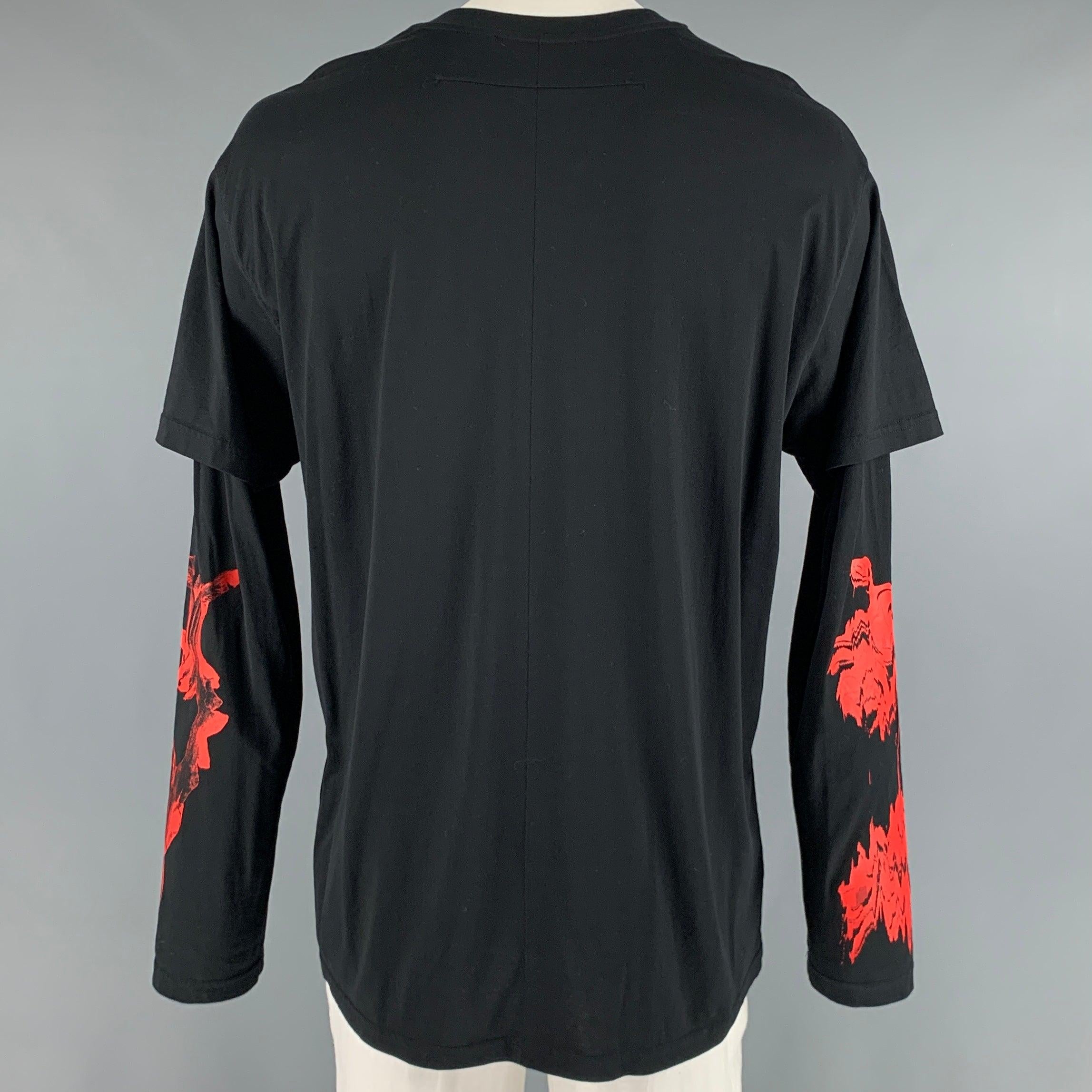 GIVENCHY Size XL Black Red Graphic Cotton Long Sleeve T-shirt en vente 2
