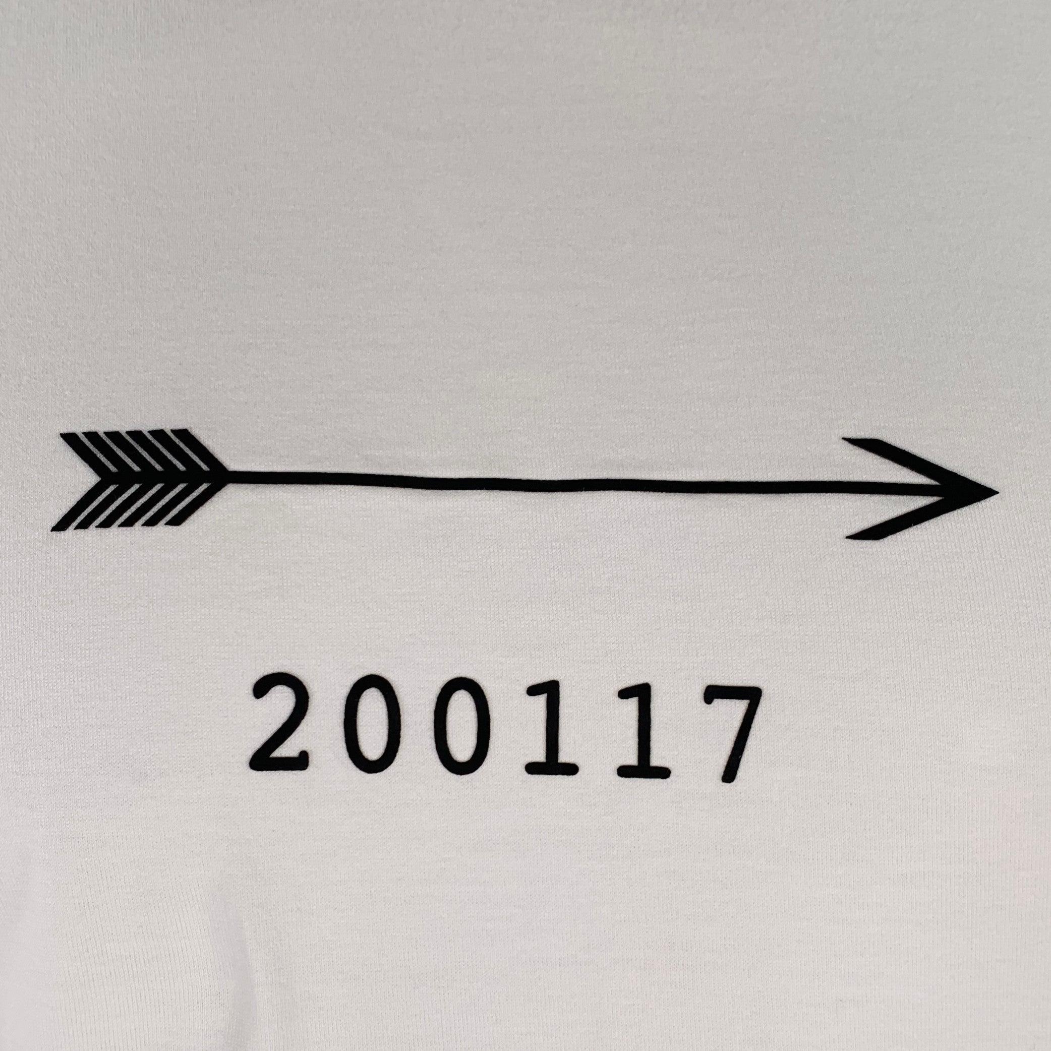 Gray GIVENCHY Size XXL White Black Arrow Short Sleeve T-shirt For Sale