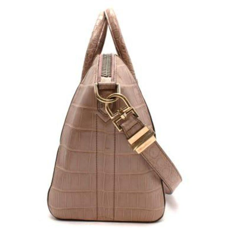 Petit sac Givenchy Antigona en crocodile rose en vente 6