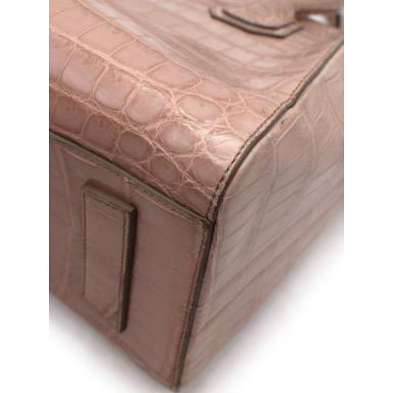 Petit sac Givenchy Antigona en crocodile rose en vente 3