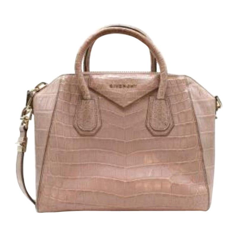 Petit sac Givenchy Antigona en crocodile rose en vente