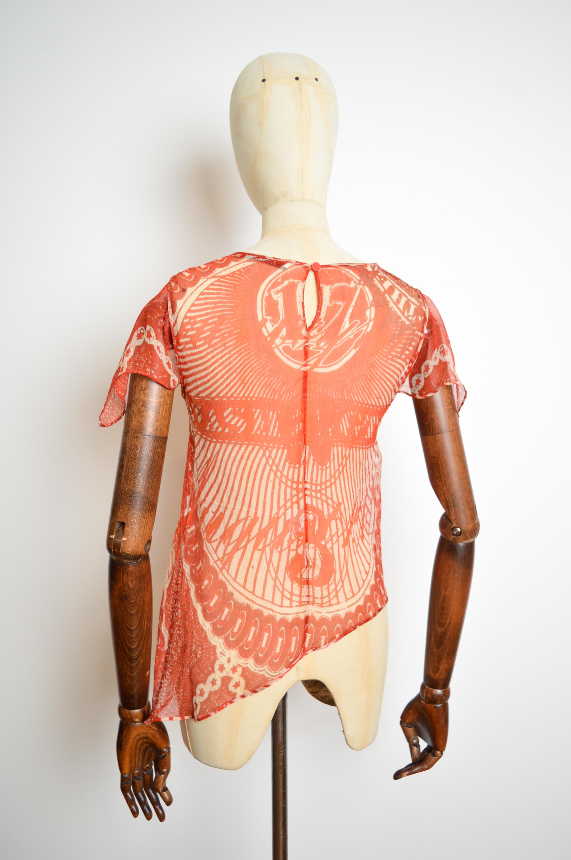 Campione di sfilata Givenchy primavera 2017 Ricardo Tisci - Top camicetta in seta rossa in vendita 10