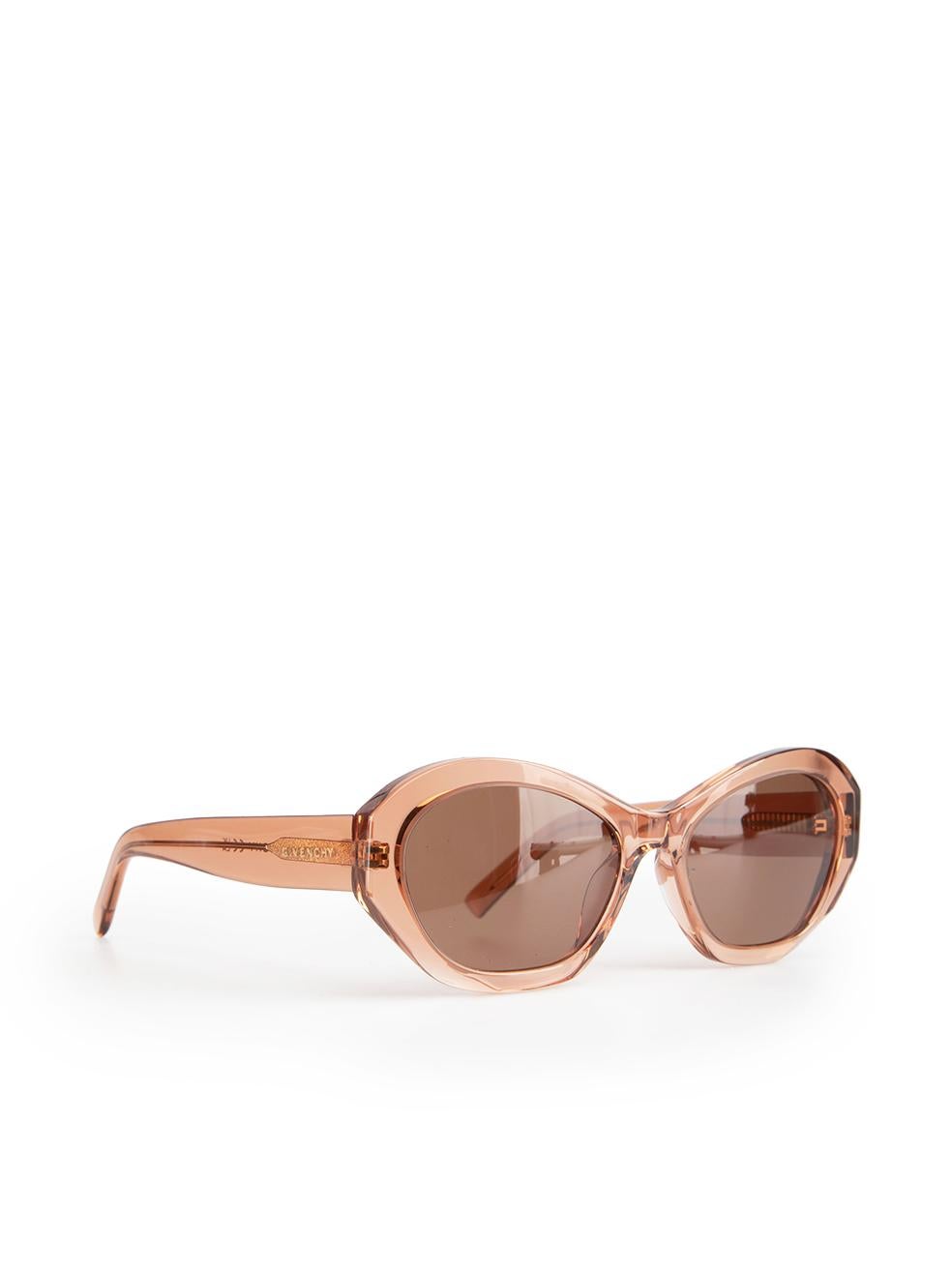 Givenchy SS24 Beige Cat Eye GV Day Sunglasses In New Condition For Sale In London, GB