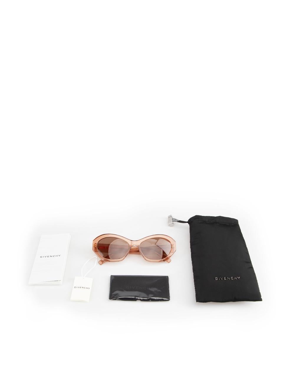 Givenchy SS24 Beige Cat Eye GV Day Sunglasses For Sale 5